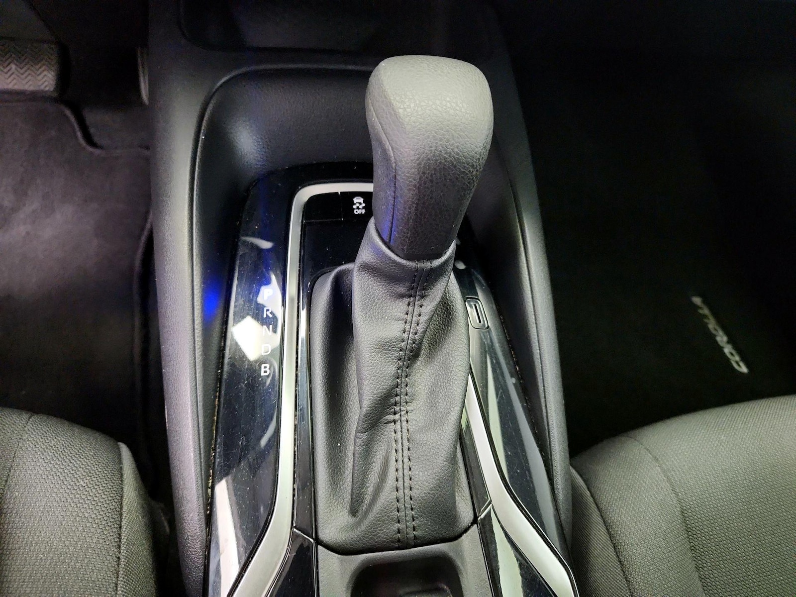 2022 Toyota Corolla LE - Photo 18