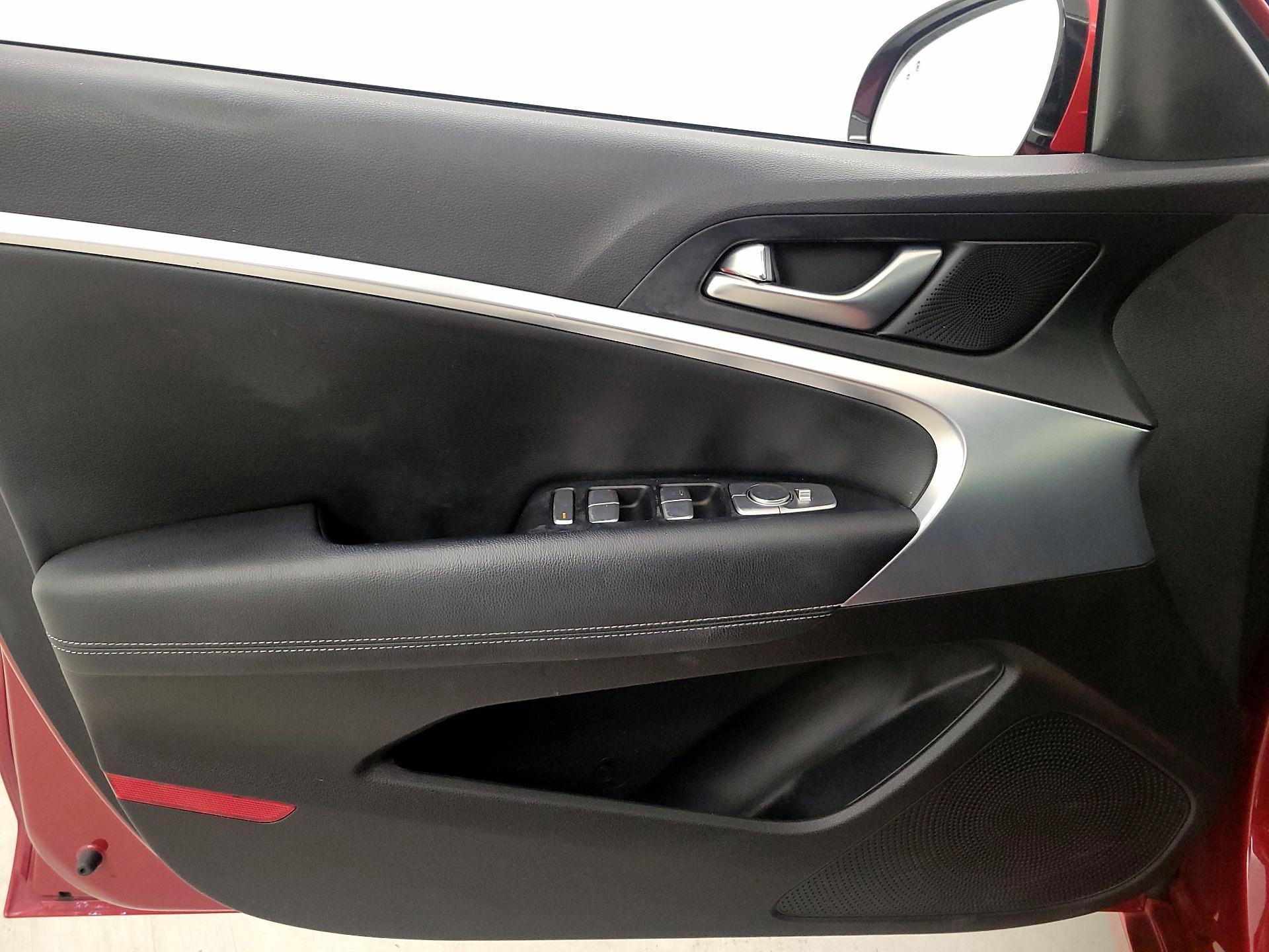 Thumbnail: 2022 Genesis G70 - 12