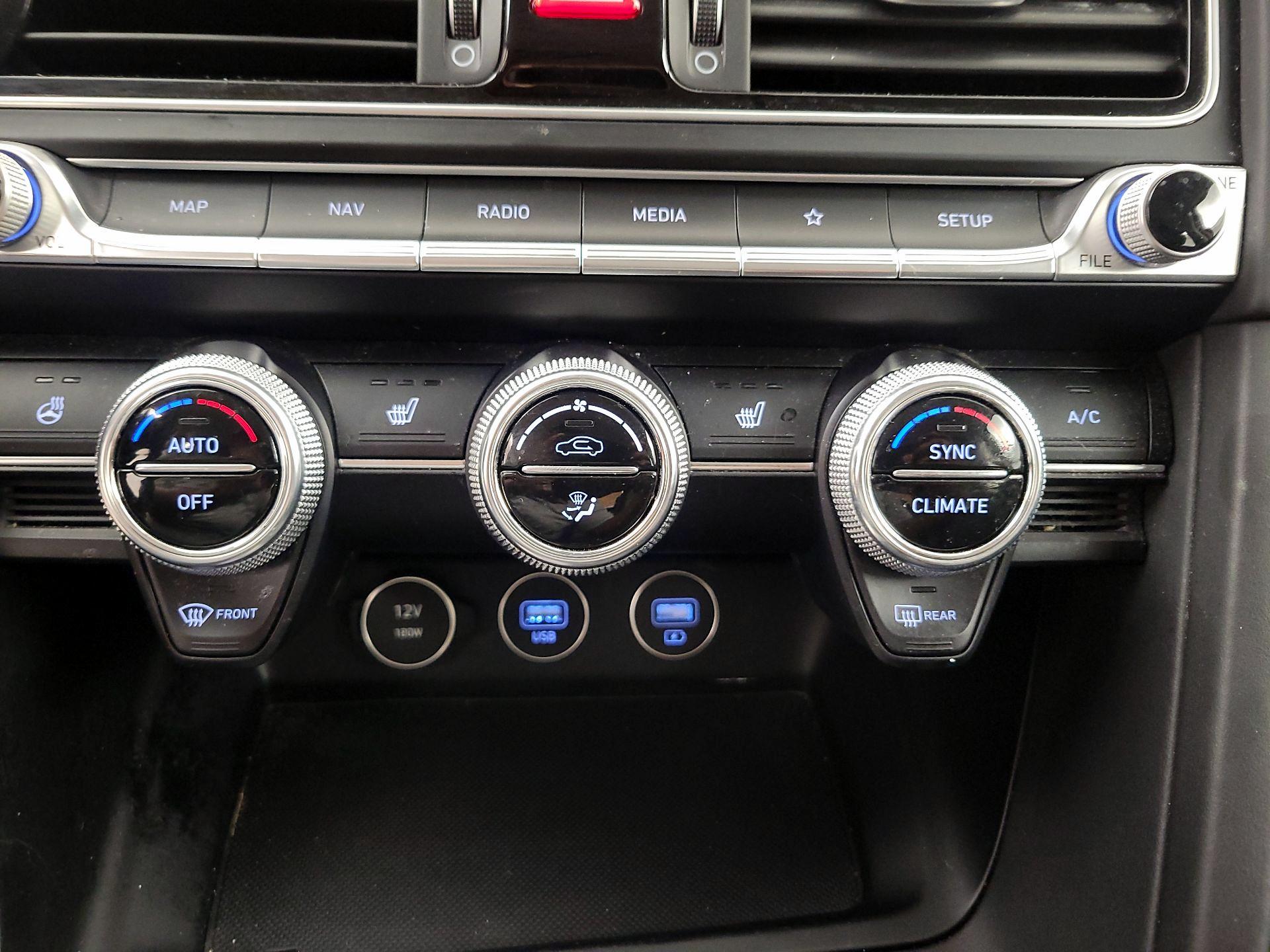 Thumbnail: 2022 Genesis G70 - 17