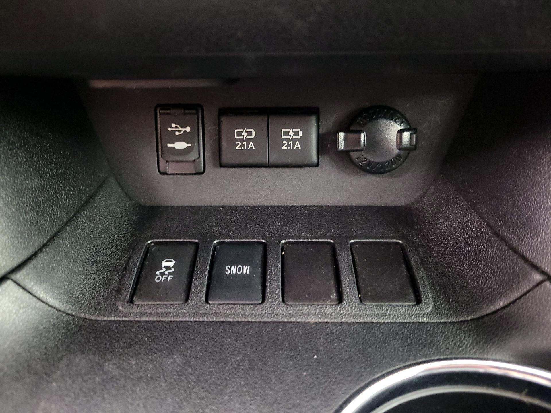 Thumbnail: 2017 Toyota Highlander - 18