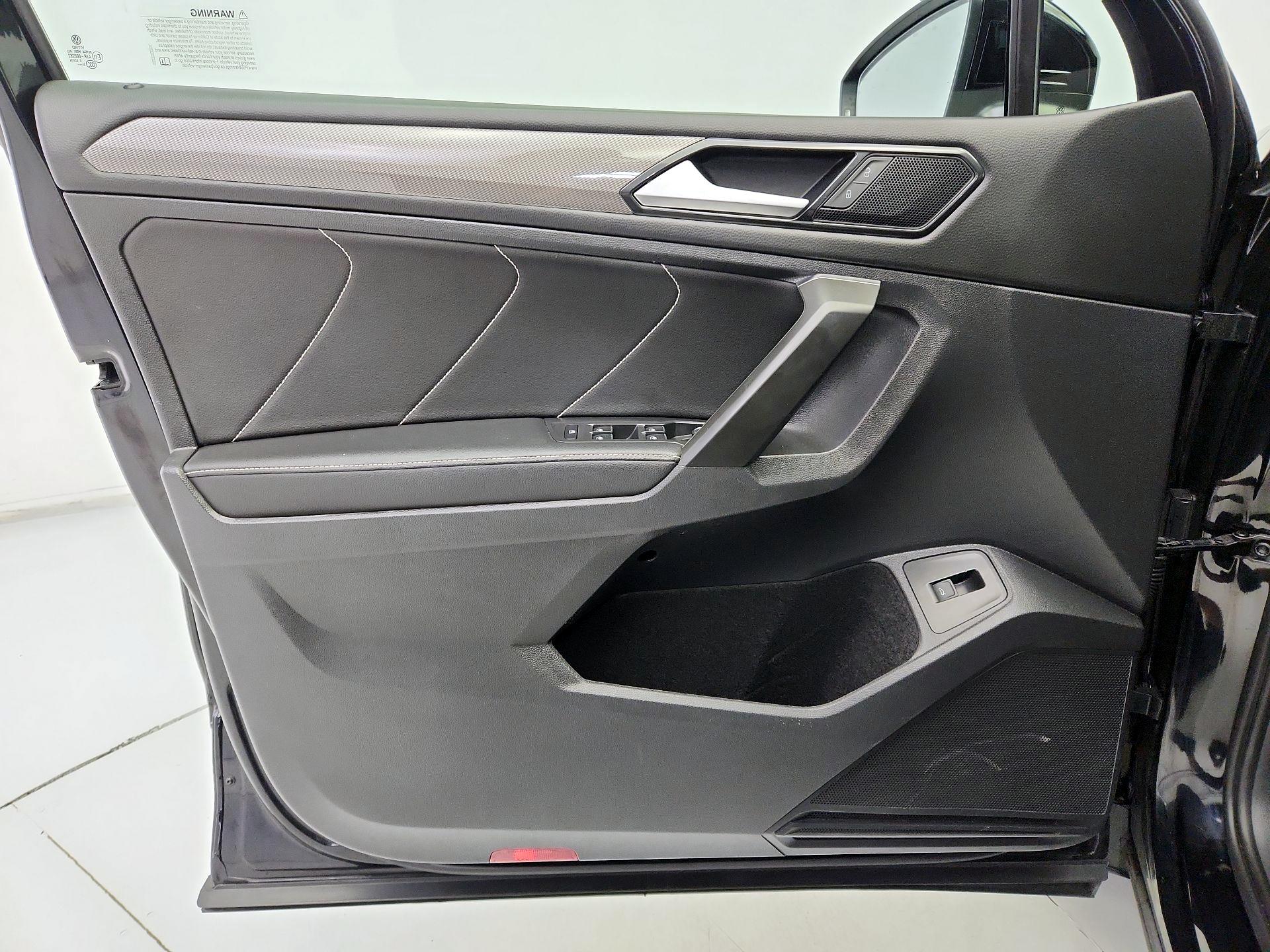 Thumbnail: 2022 Volkswagen Tiguan - 12