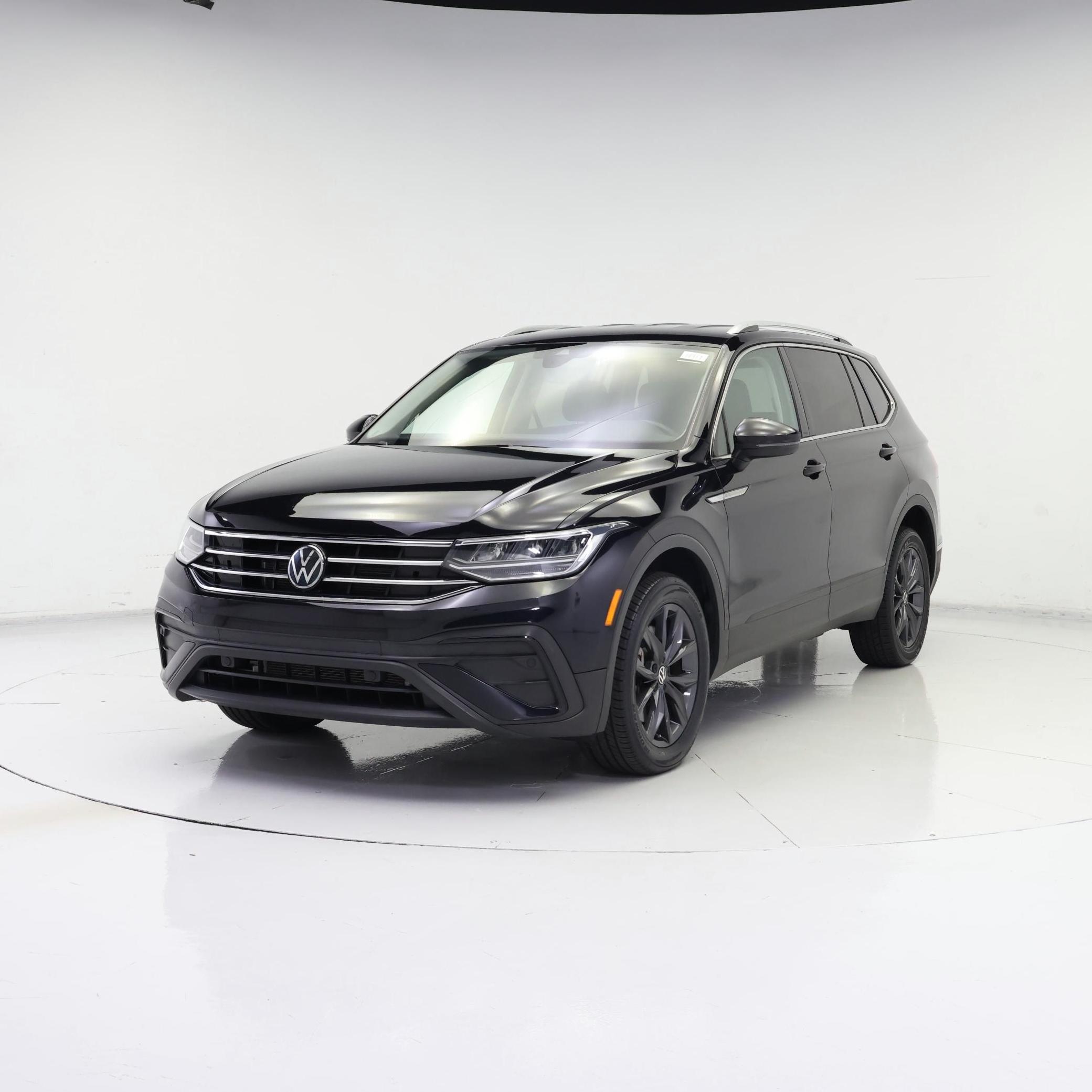 Thumbnail: 2022 Volkswagen Tiguan - 4