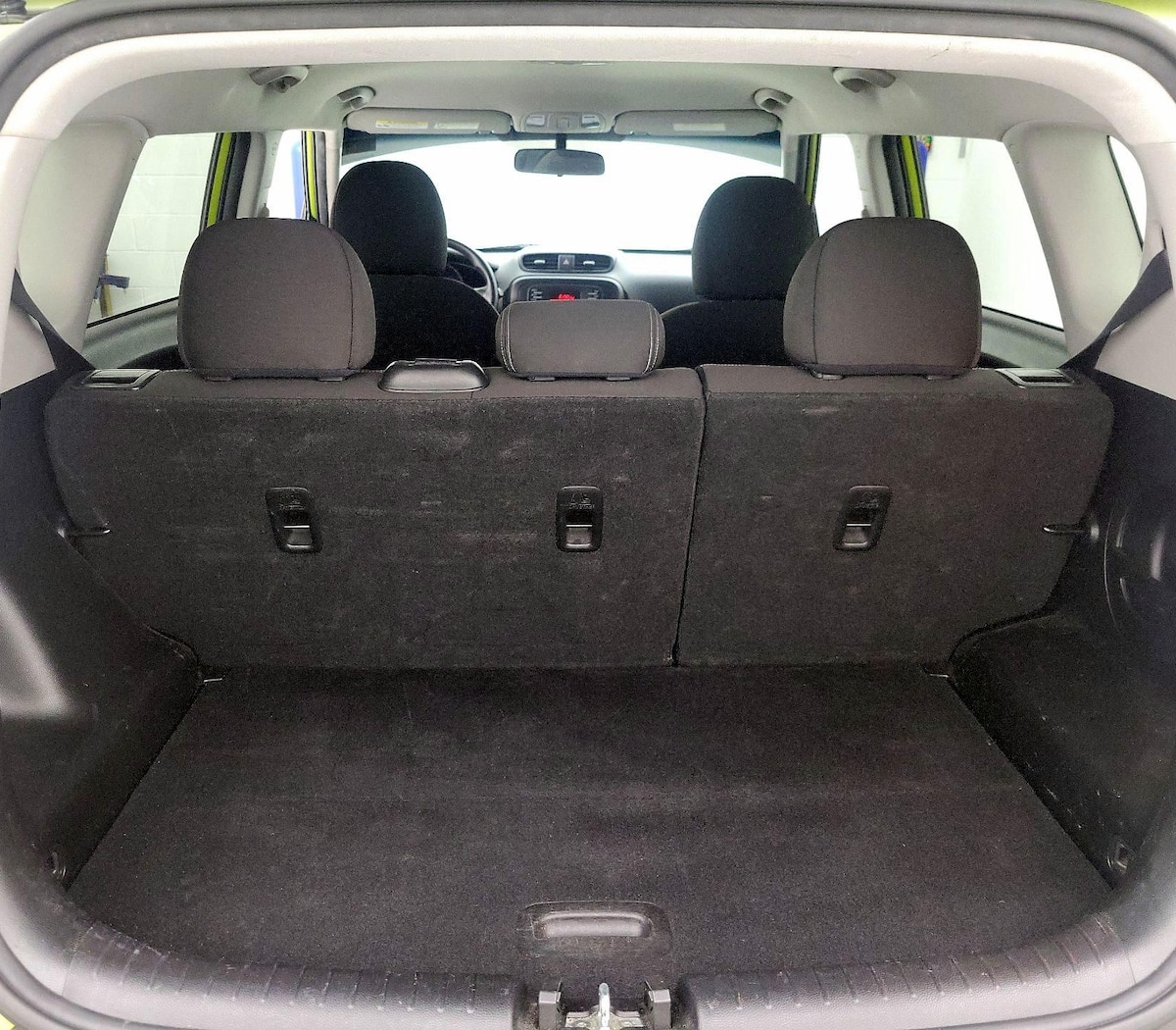 Trunk/Cargo (Seats Up)