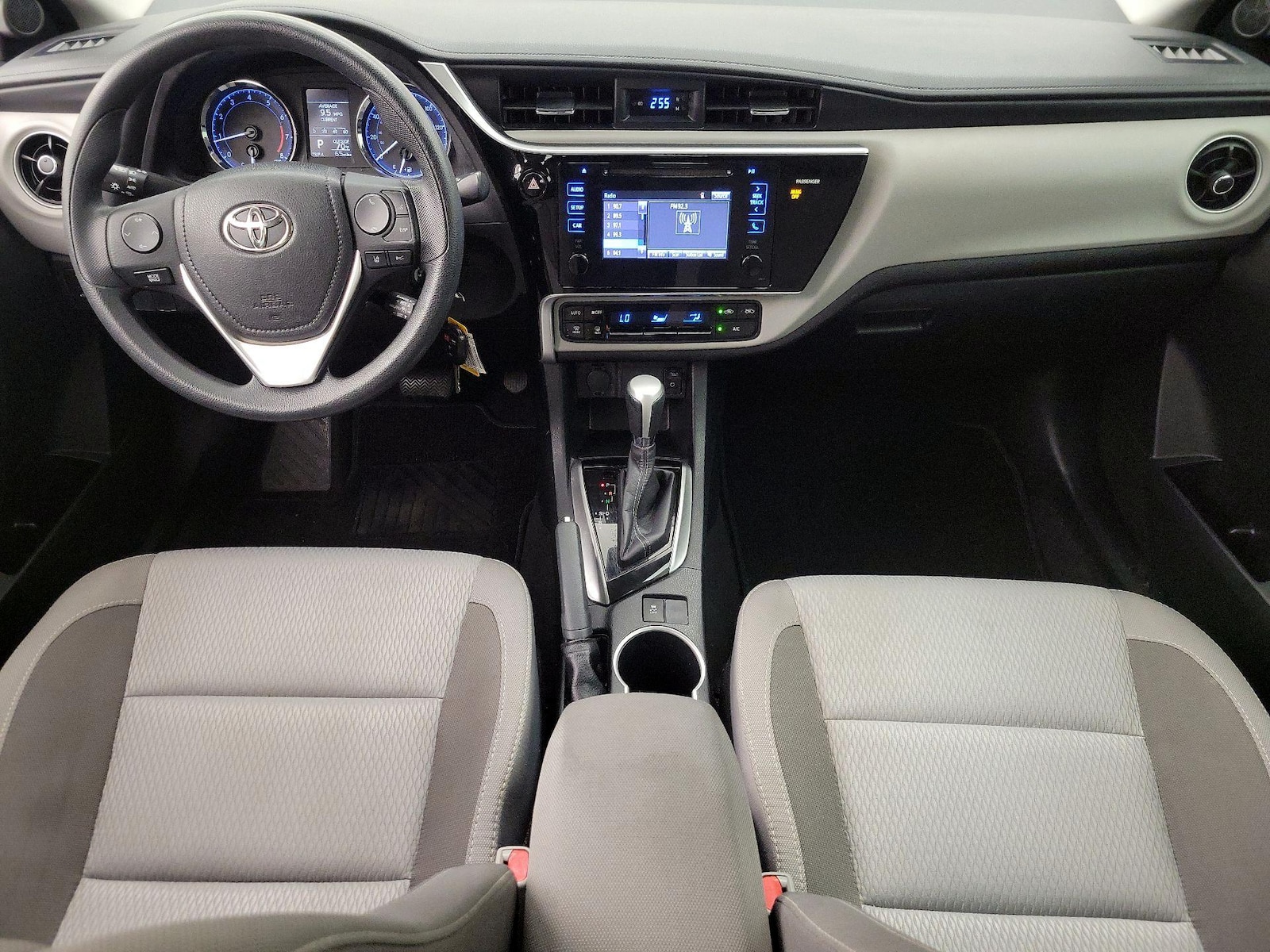 2017 Toyota Corolla LE - Photo 10
