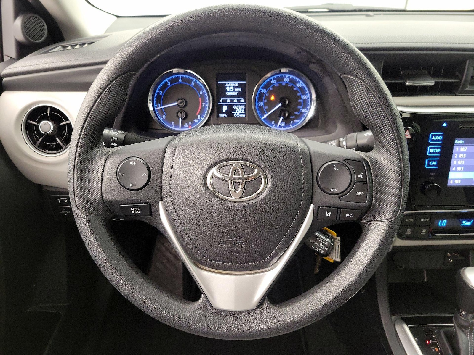 2017 Toyota Corolla LE - Photo 11