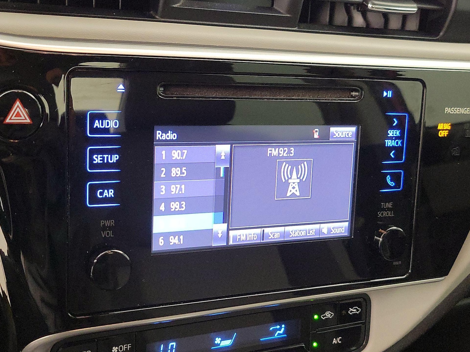 2017 Toyota Corolla LE - Photo 16
