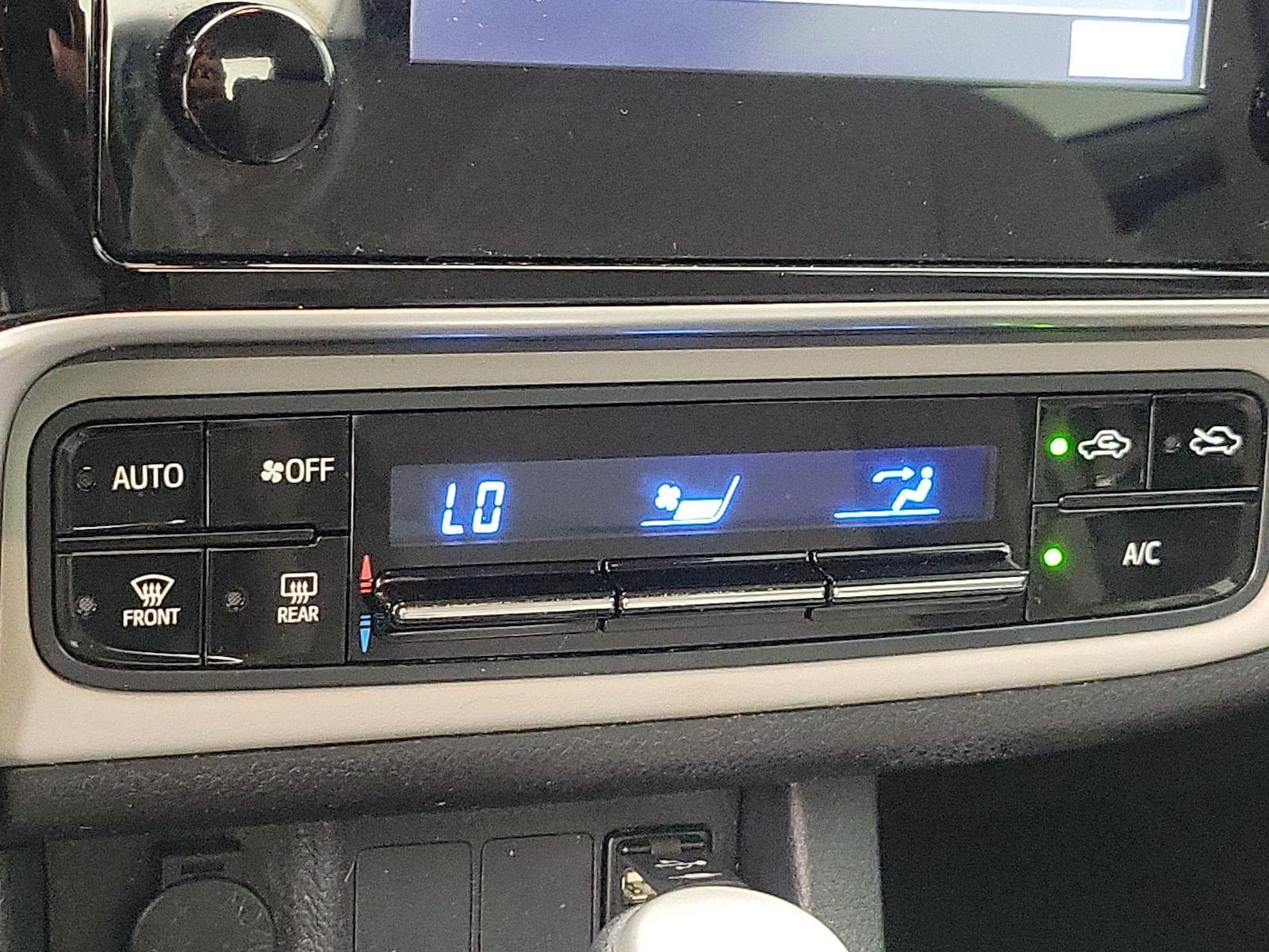 2017 Toyota Corolla LE - Photo 17