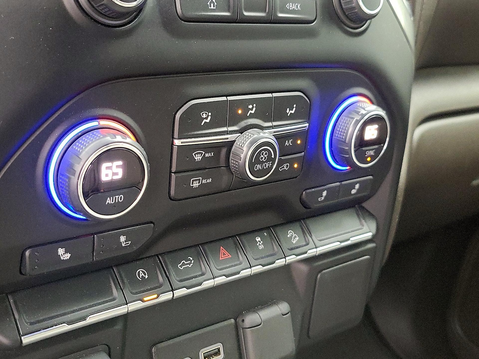 2019 Chevrolet Silverado 1500 RST - Photo 17