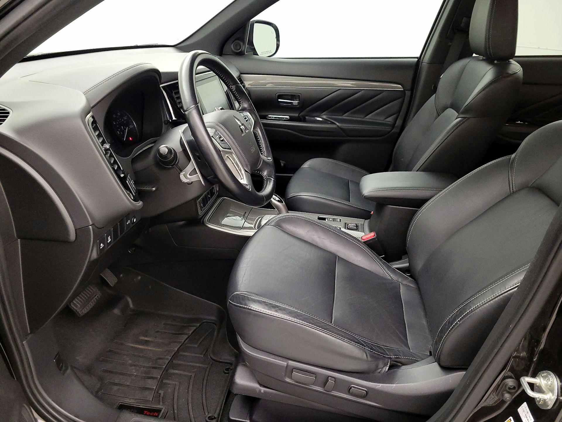 Thumbnail: 2020 Mitsubishi Outlander - 11