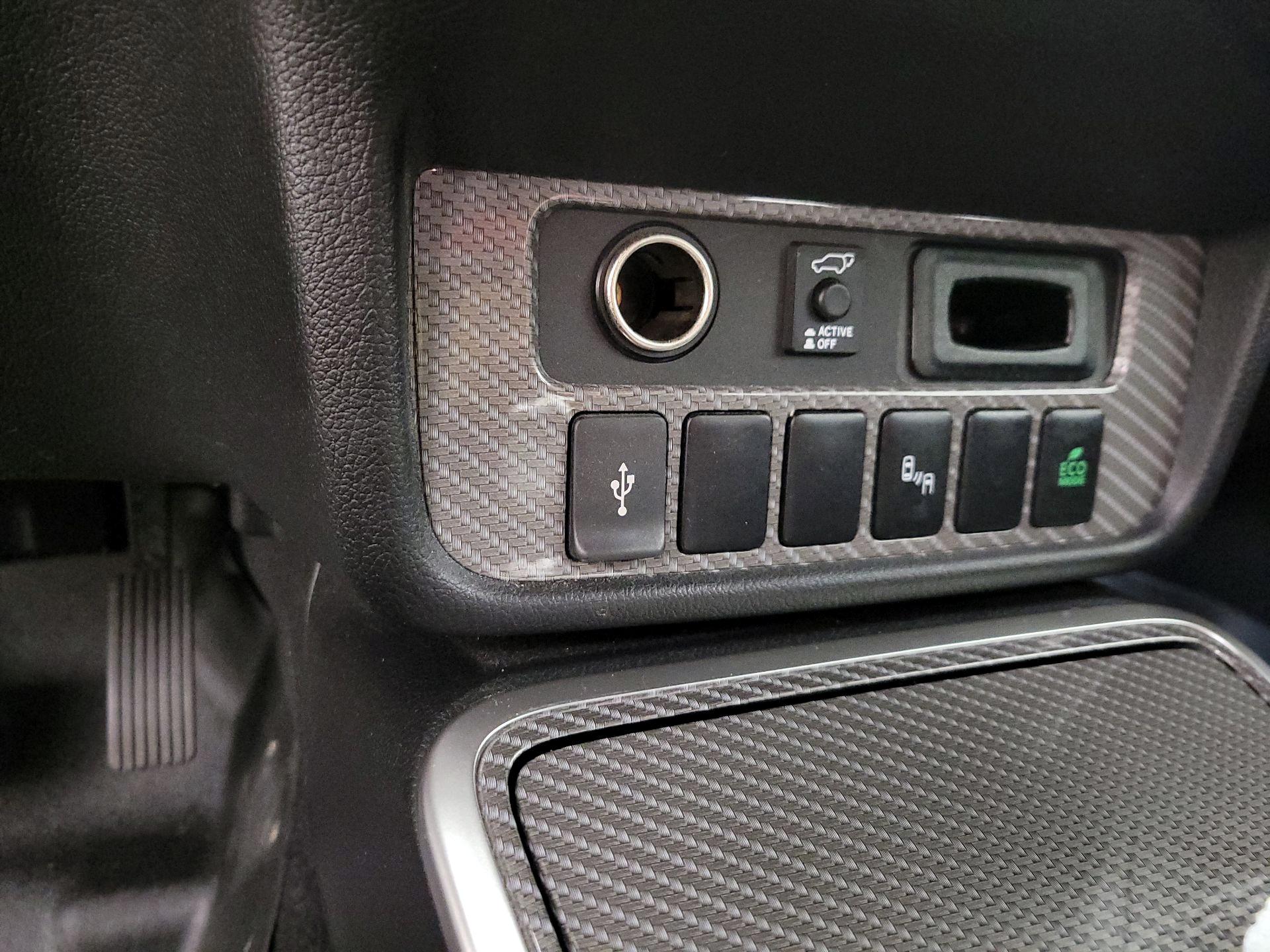 Thumbnail: 2020 Mitsubishi Outlander - 18