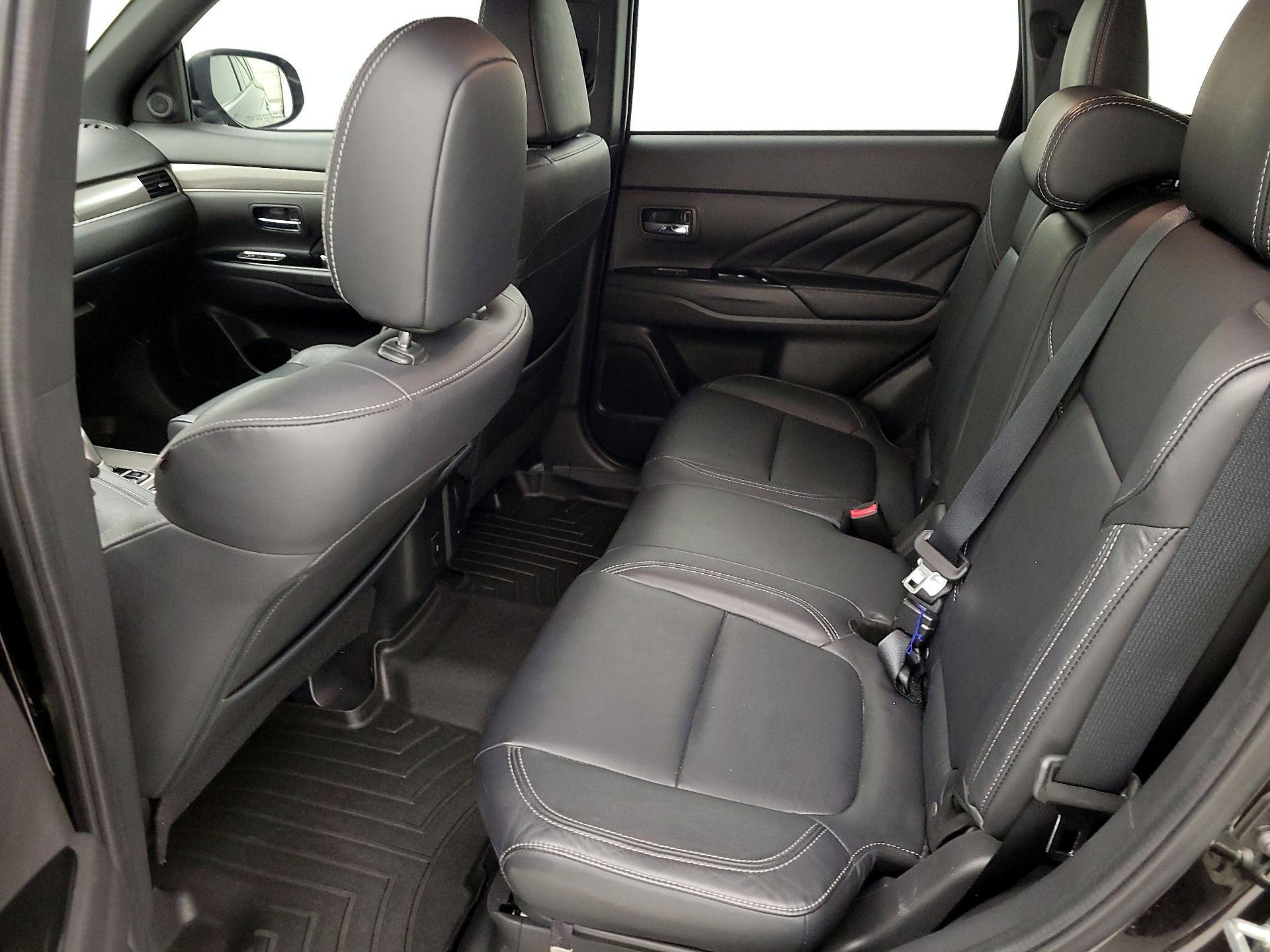 Thumbnail: 2020 Mitsubishi Outlander - 19