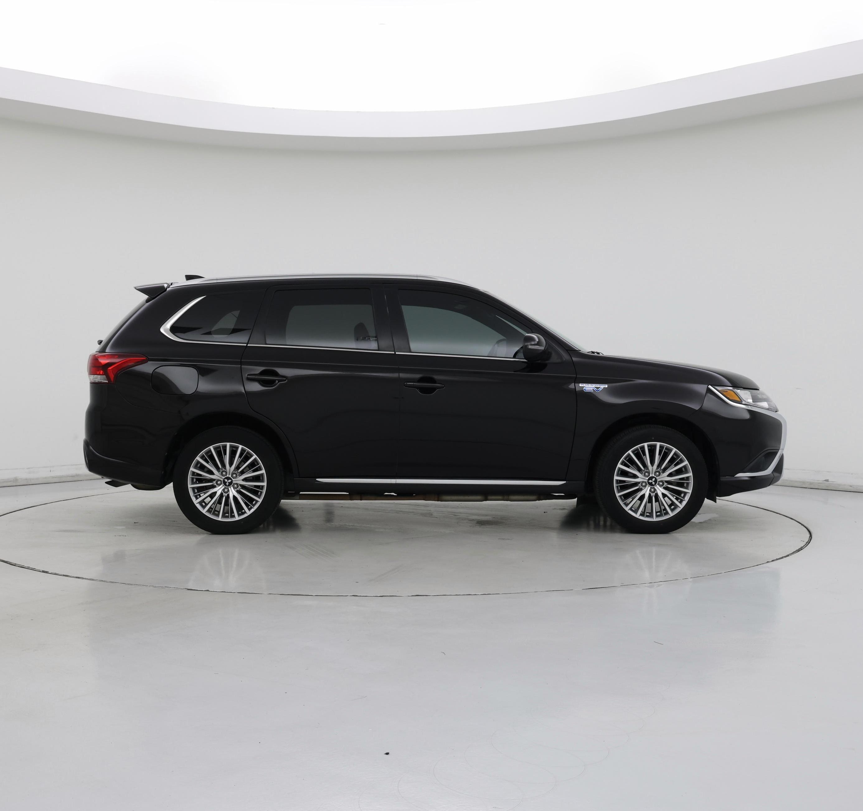 Thumbnail: 2020 Mitsubishi Outlander - 7