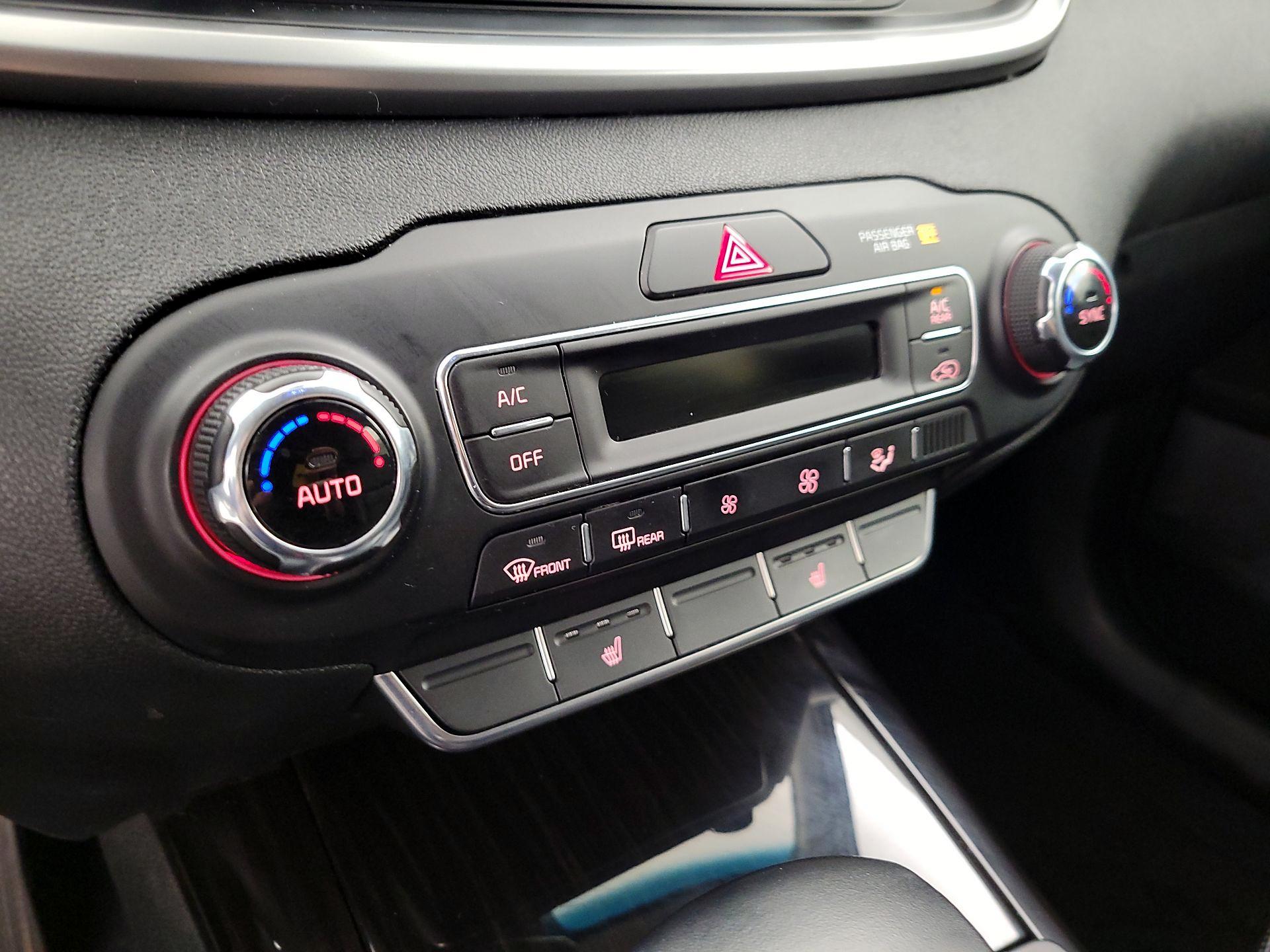 Thumbnail: 2020 Kia Sorento - 16