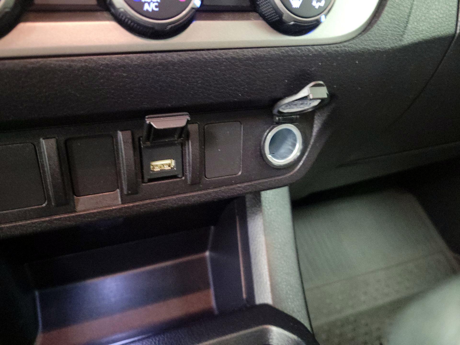 Thumbnail: 2020 Toyota Tacoma - 18