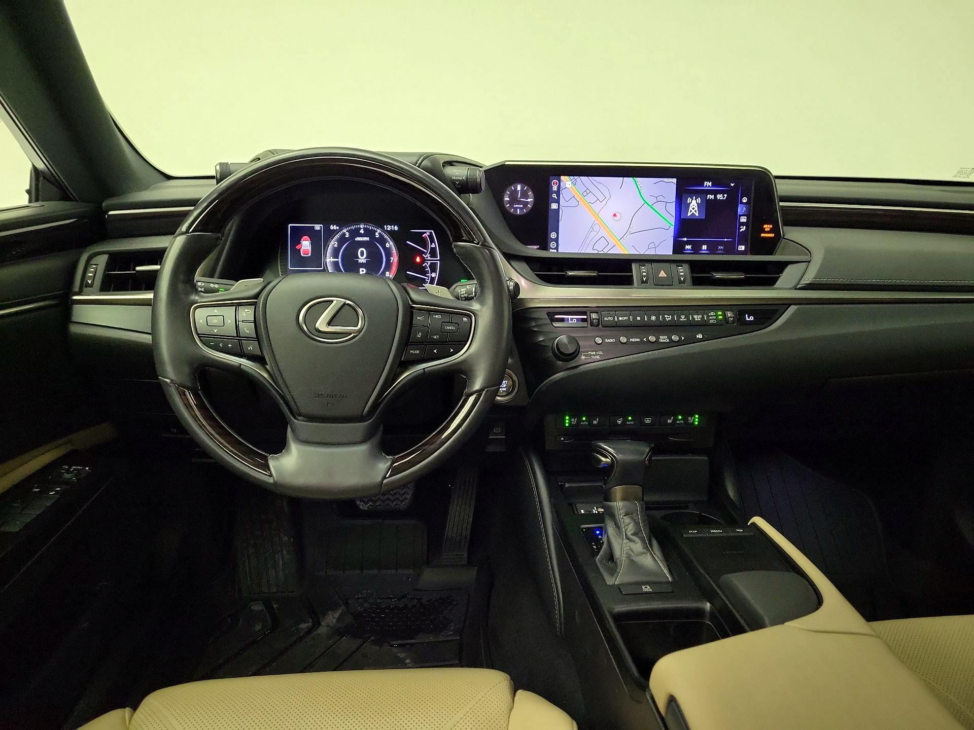 Thumbnail: 2020 Lexus ES - 10