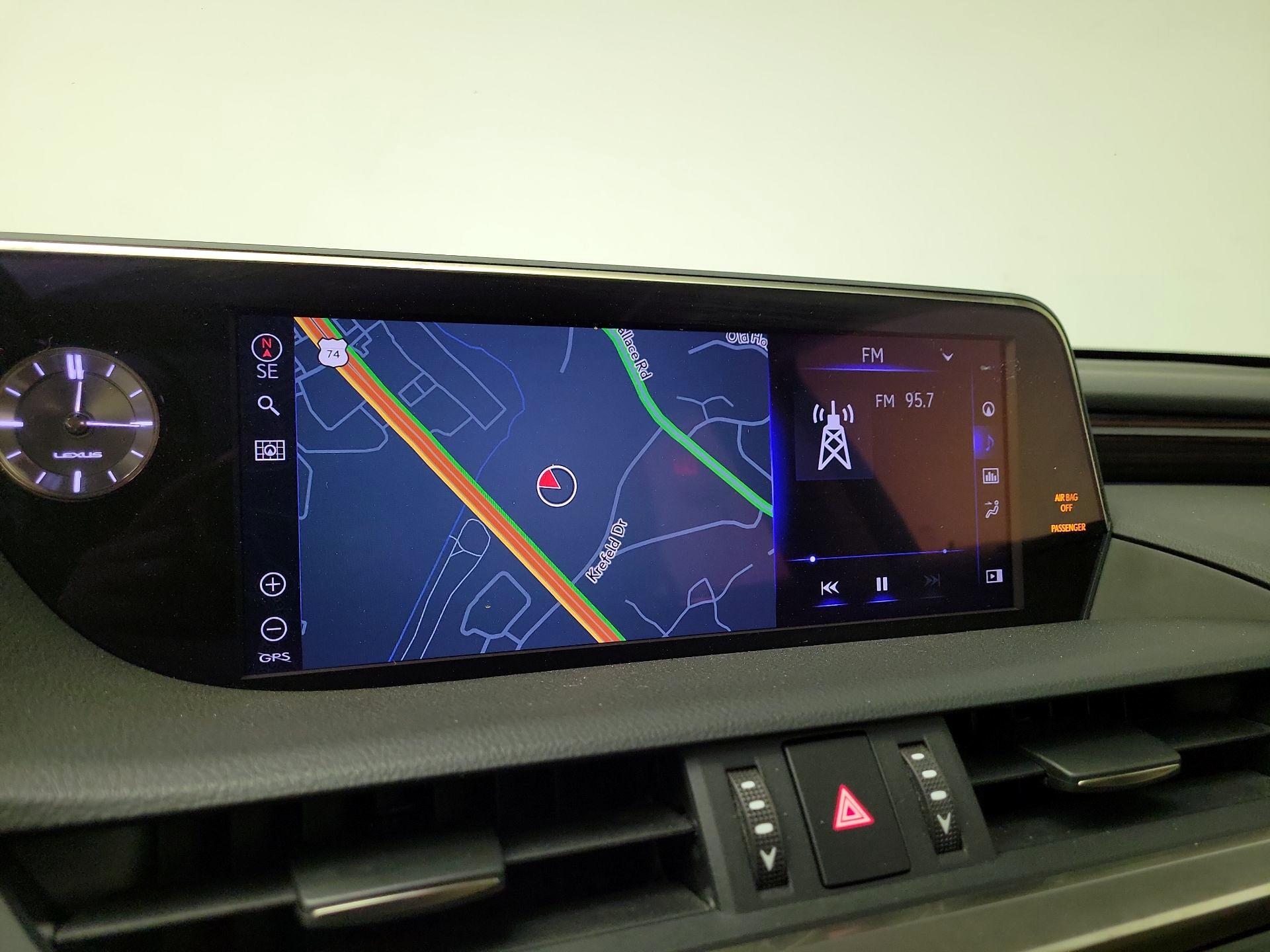 Thumbnail: 2020 Lexus ES - 14