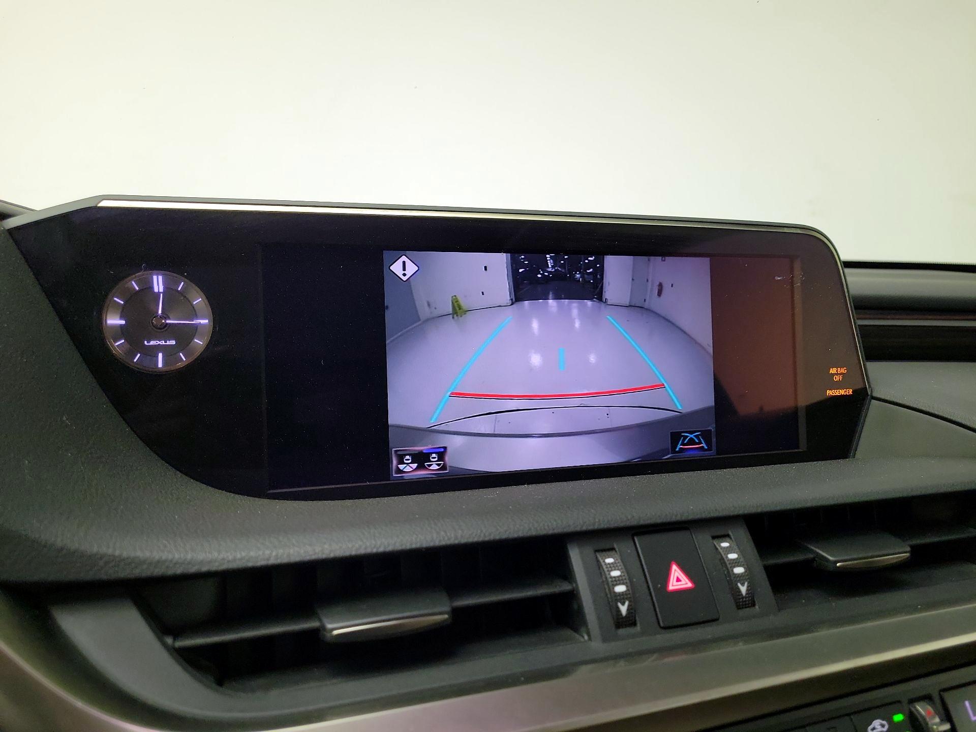 Thumbnail: 2020 Lexus ES - 15