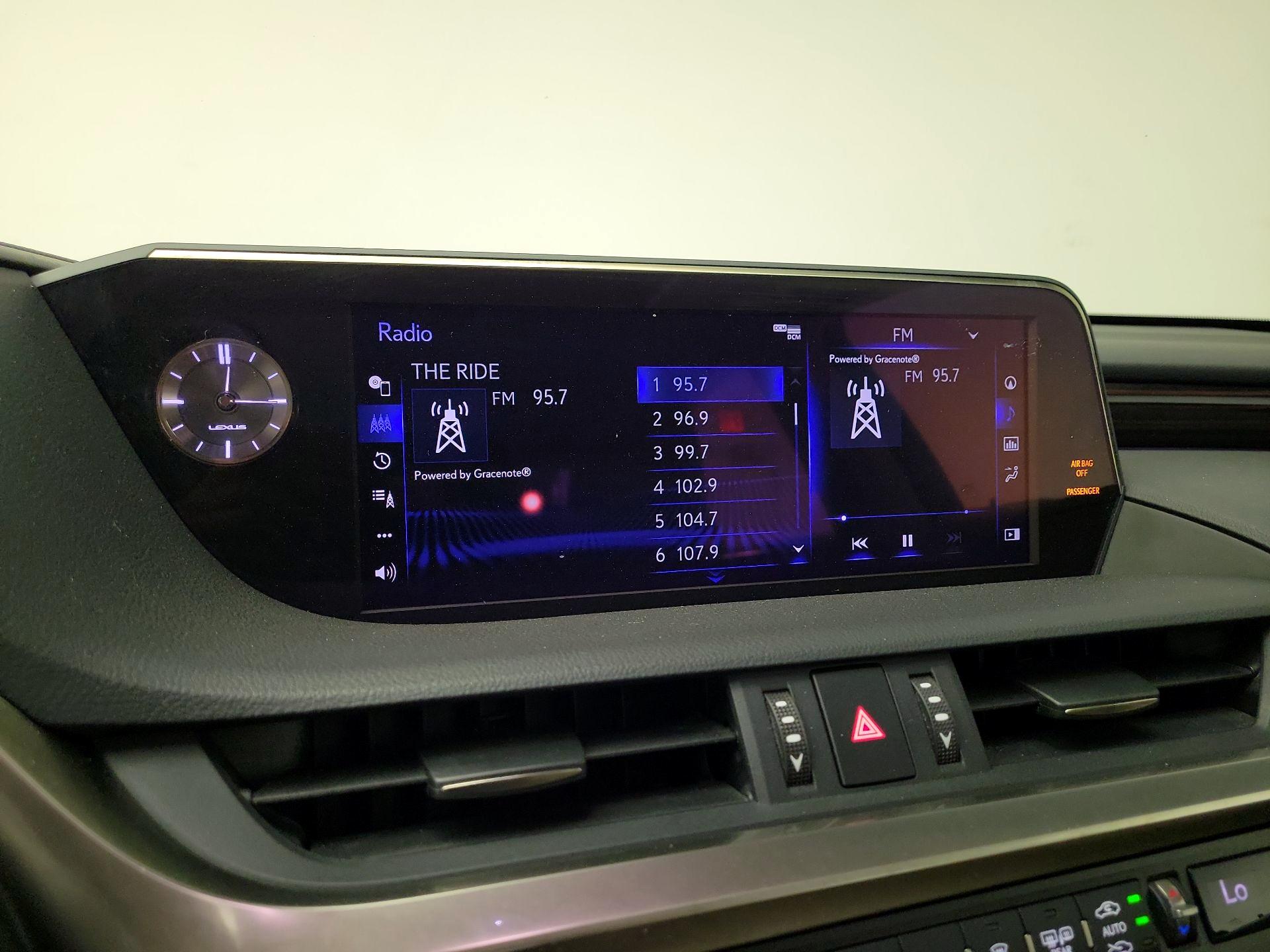 Thumbnail: 2020 Lexus ES - 16