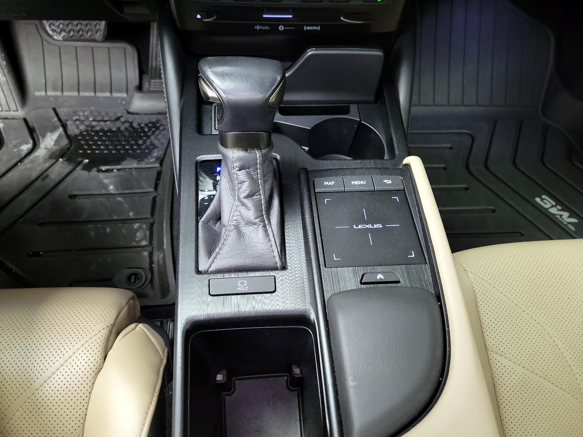 Thumbnail: 2020 Lexus ES - 18