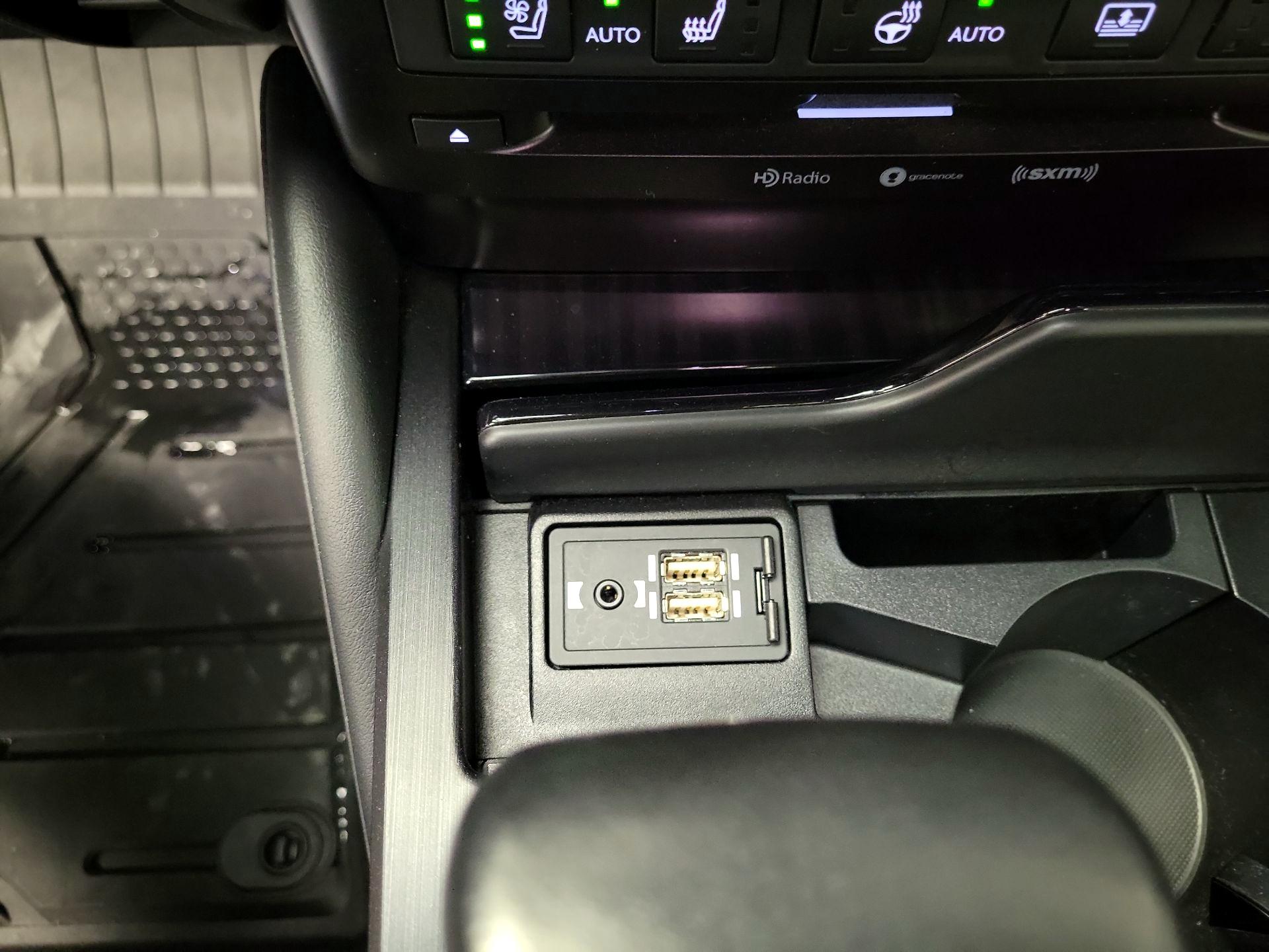 Thumbnail: 2020 Lexus ES - 19