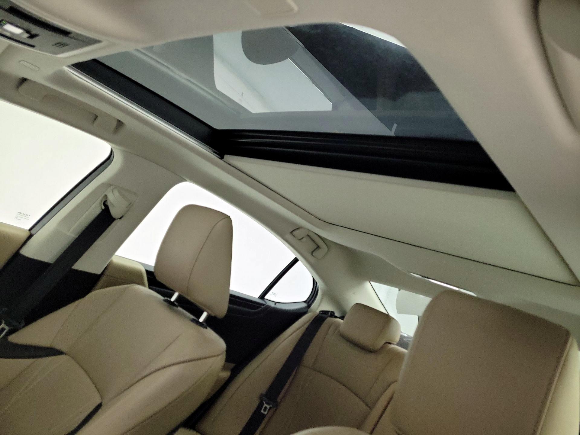 Thumbnail: 2020 Lexus ES - 20