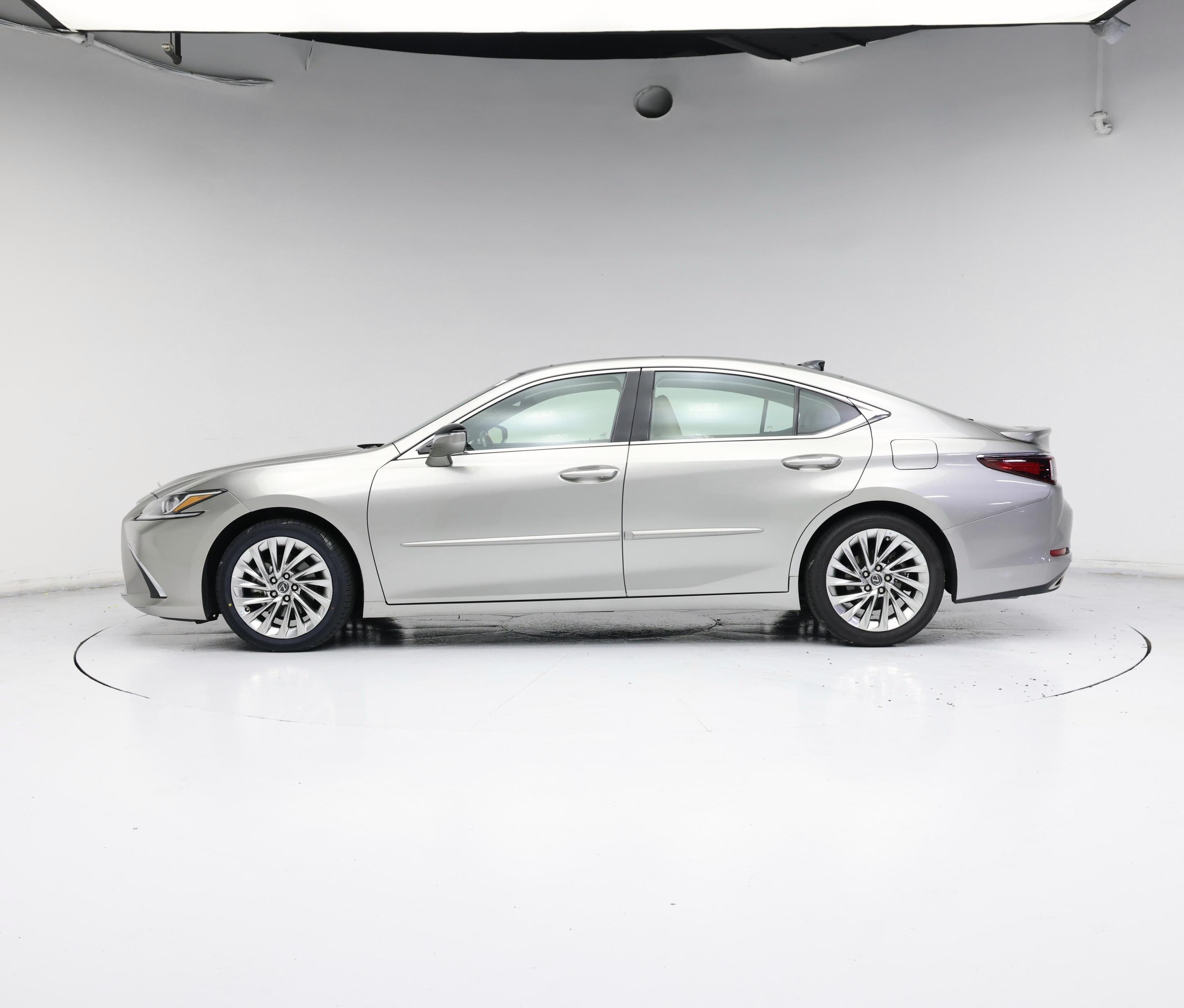 Thumbnail: 2020 Lexus ES - 3