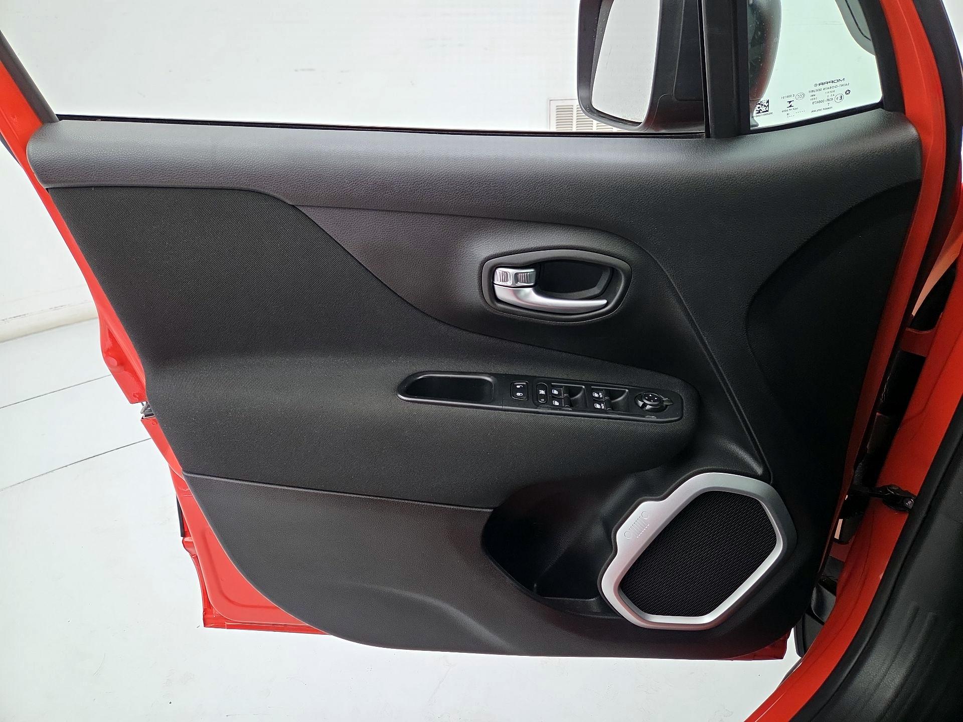 Thumbnail: 2018 Jeep Renegade - 12