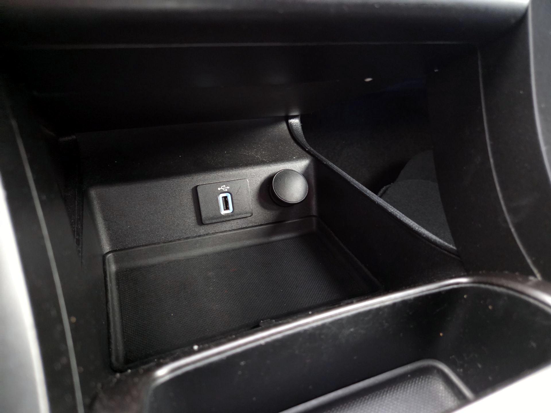 Thumbnail: 2018 Ford Fusion - 18