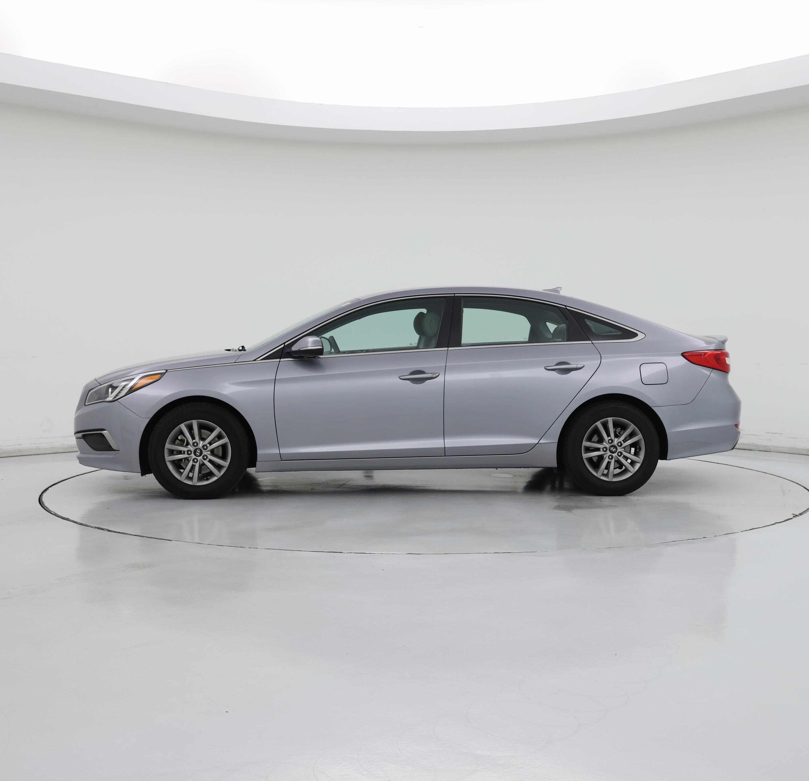 Thumbnail: 2016 Hyundai Sonata - 3