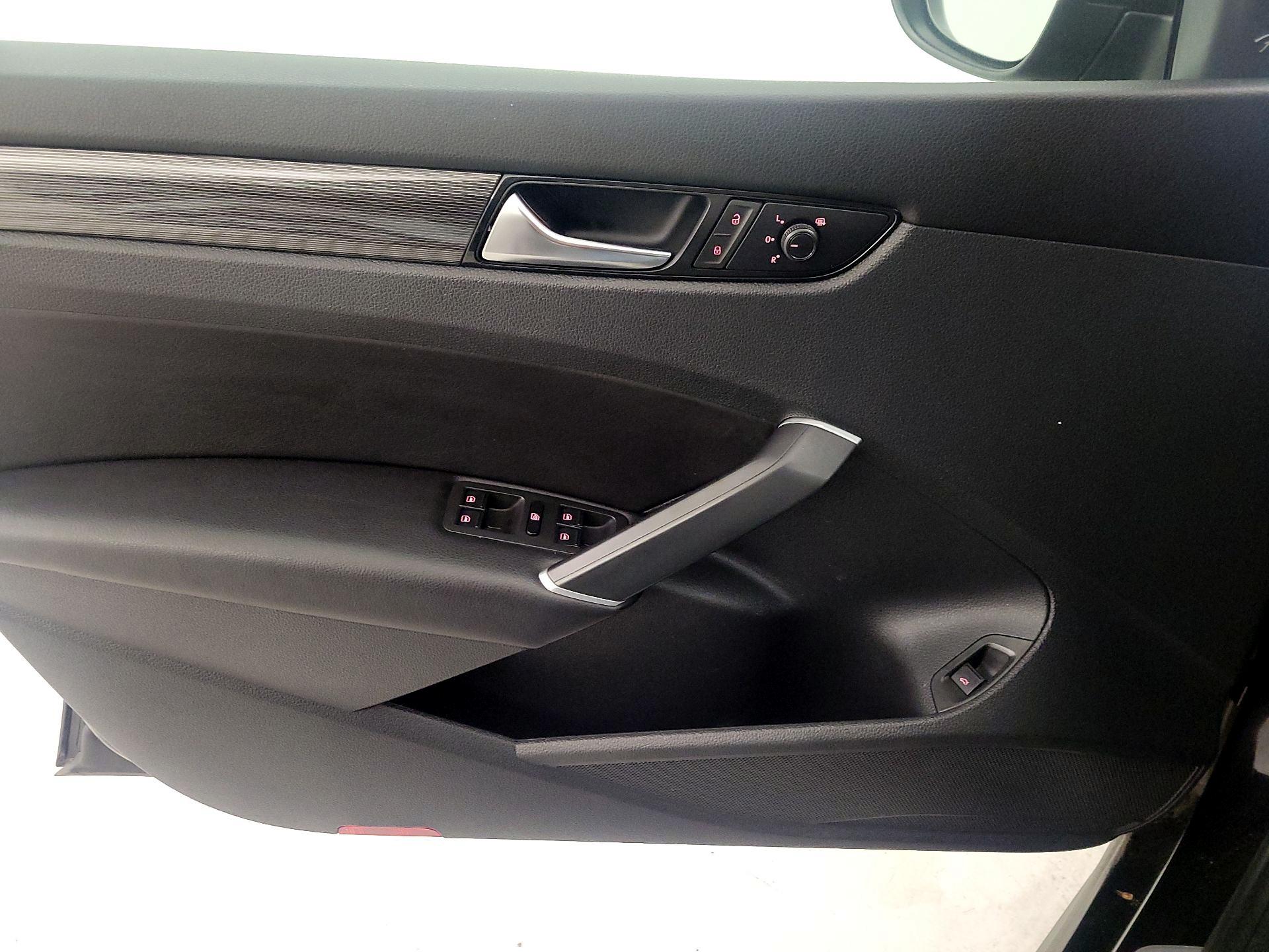 Thumbnail: 2021 Volkswagen Passat - 12