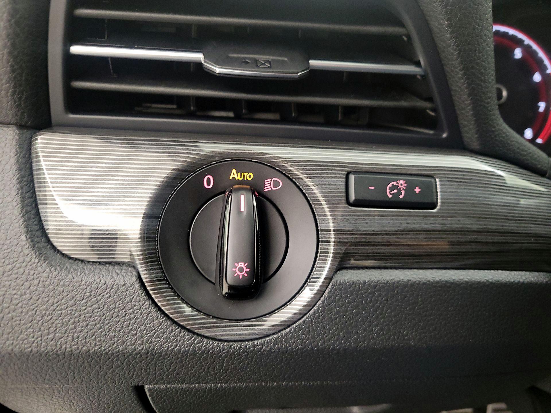 Thumbnail: 2021 Volkswagen Passat - 13