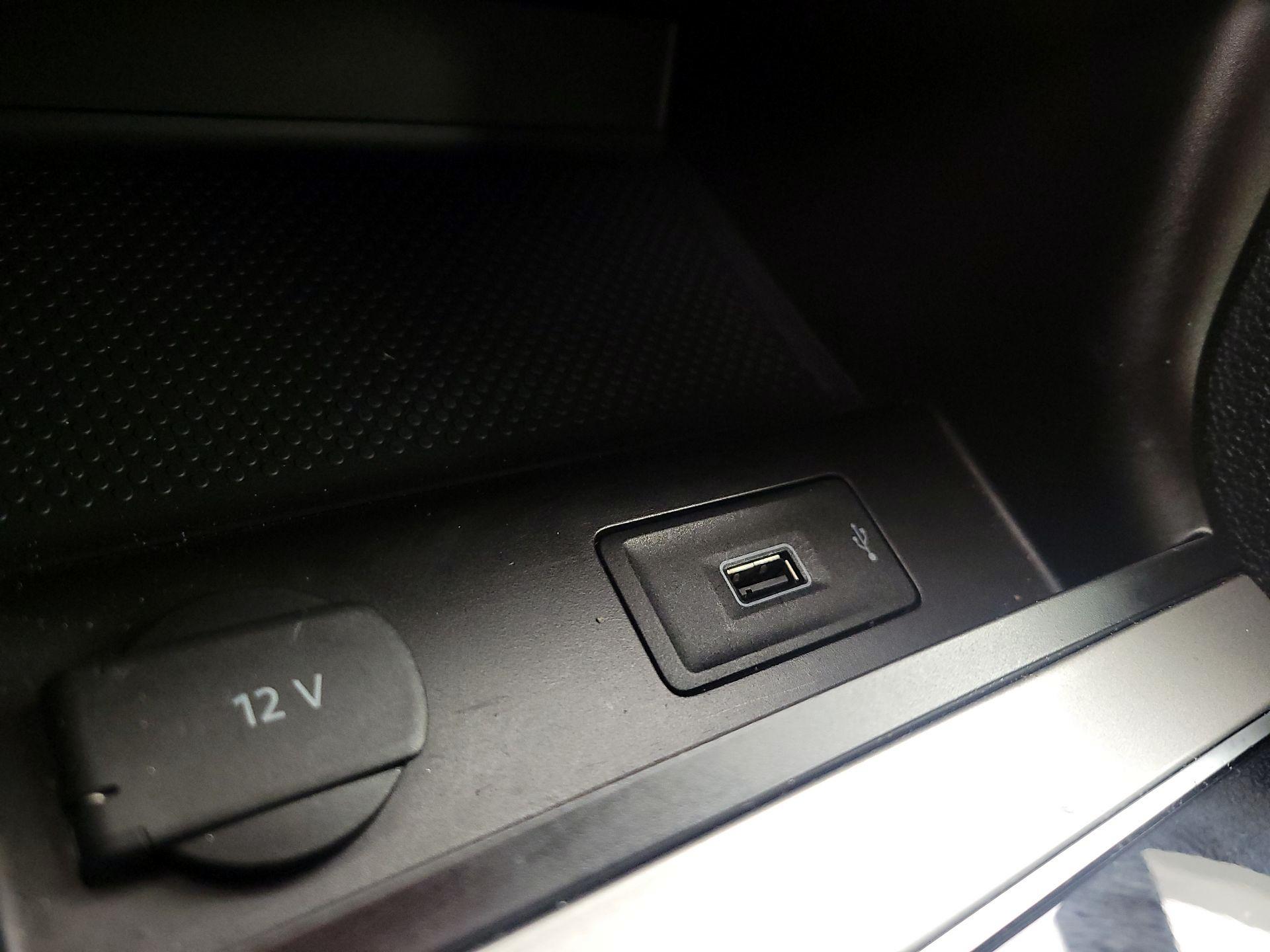 Thumbnail: 2021 Volkswagen Passat - 19