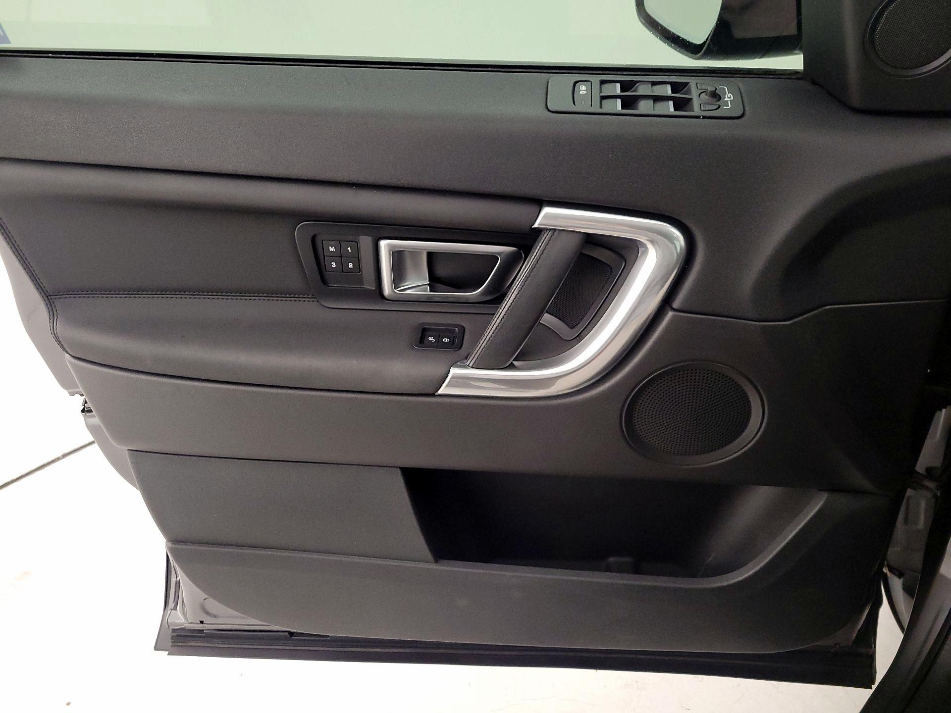 Thumbnail: 2019 Land Rover Discovery Sport - 12