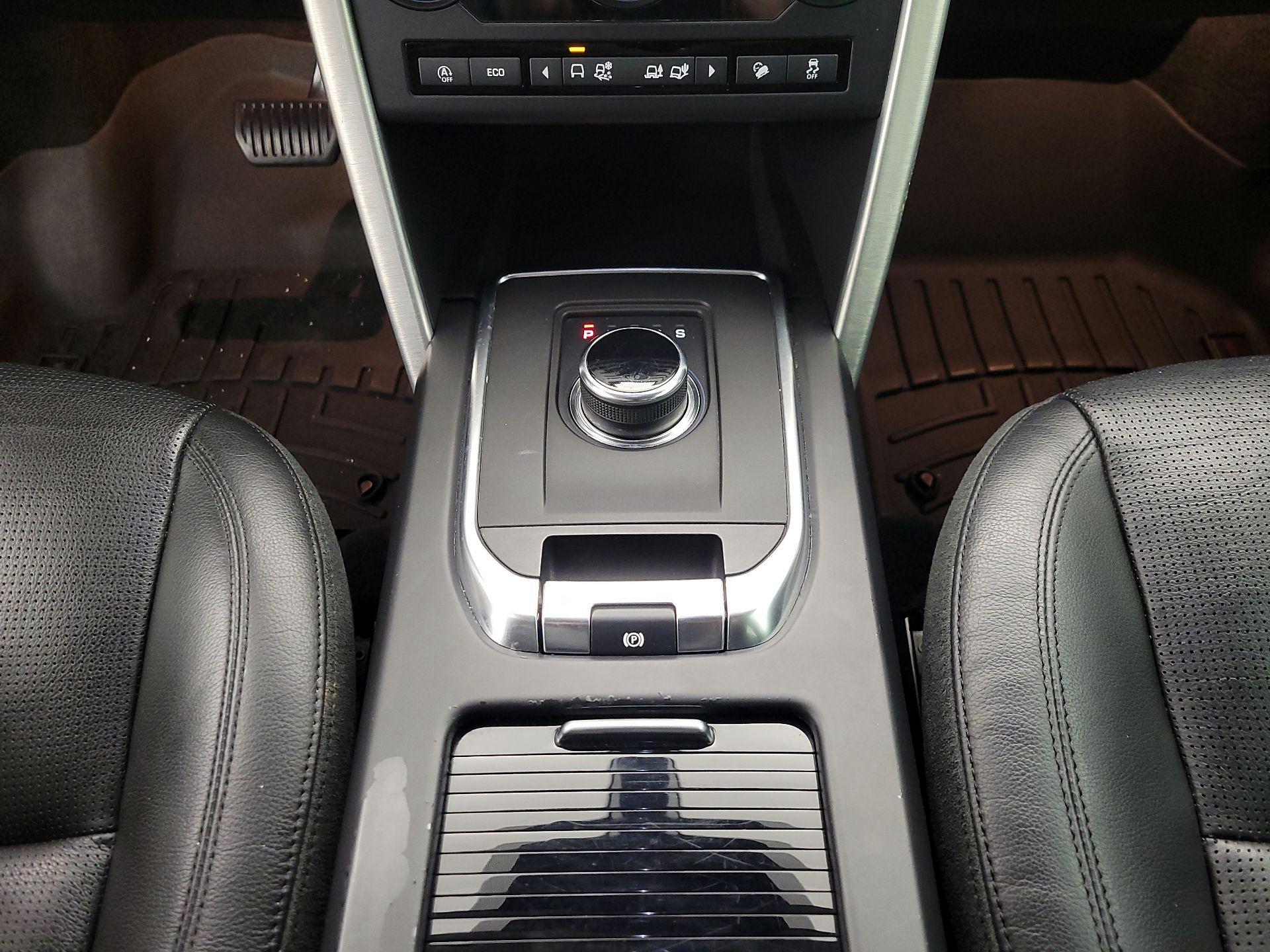 Thumbnail: 2019 Land Rover Discovery Sport - 18