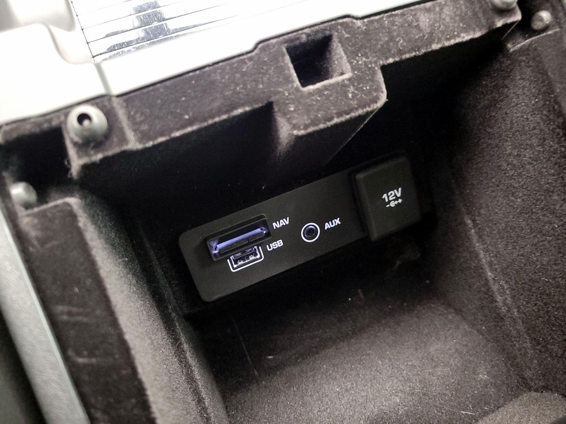 Thumbnail: 2019 Land Rover Discovery Sport - 19