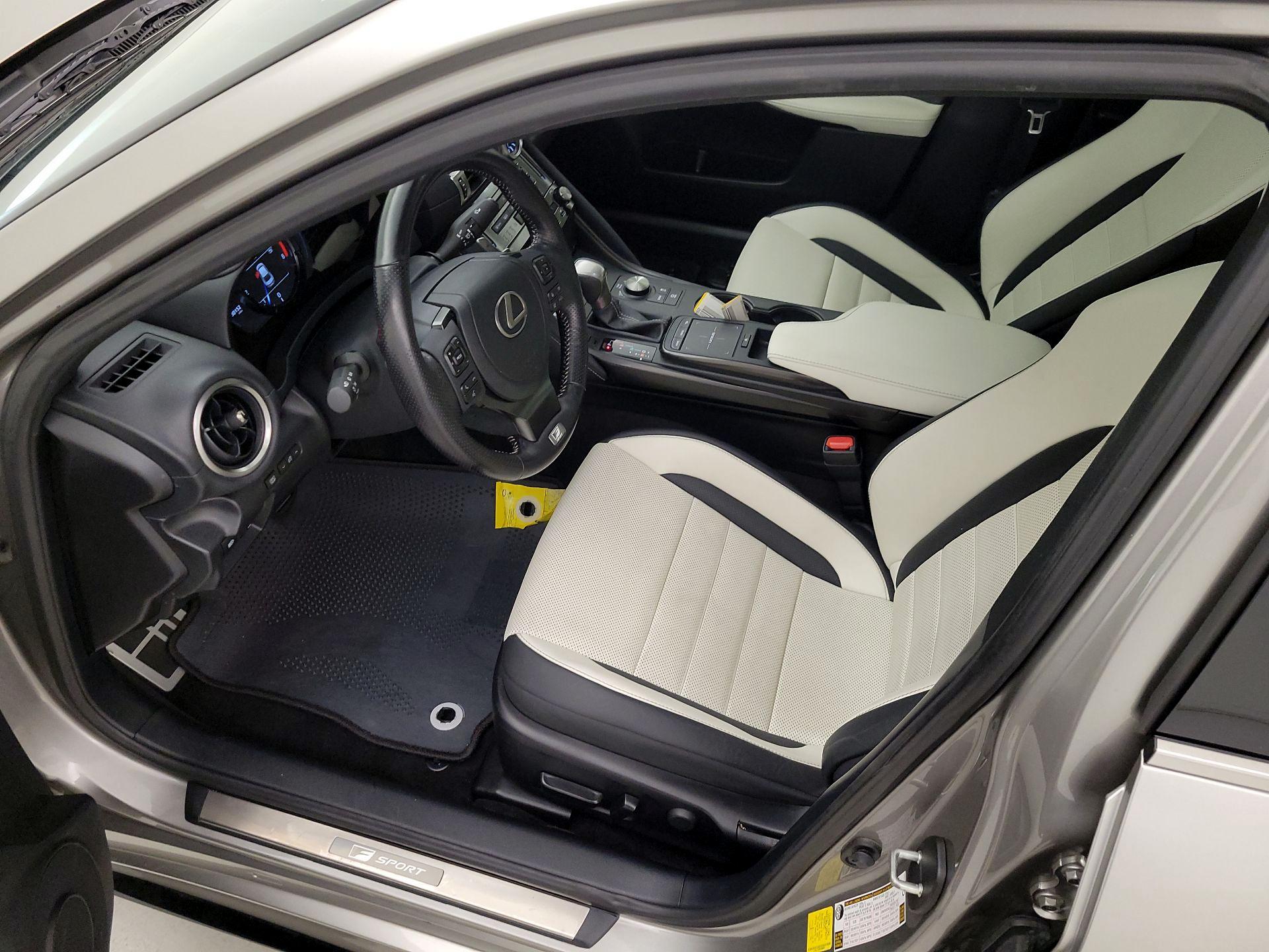 Thumbnail: 2022 Lexus IS - 11