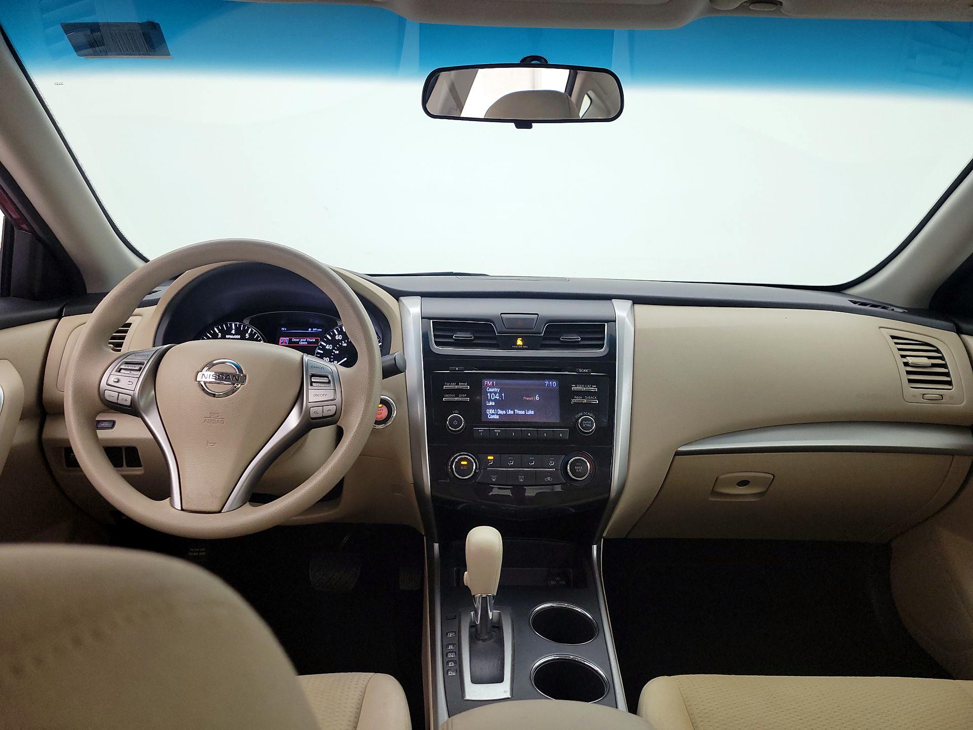 Thumbnail: 2015 Nissan Altima - 9