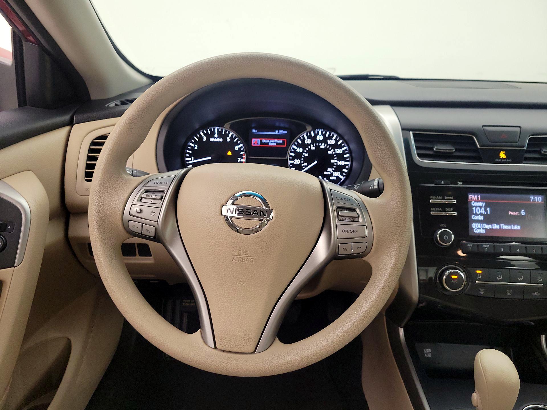 Thumbnail: 2015 Nissan Altima - 10