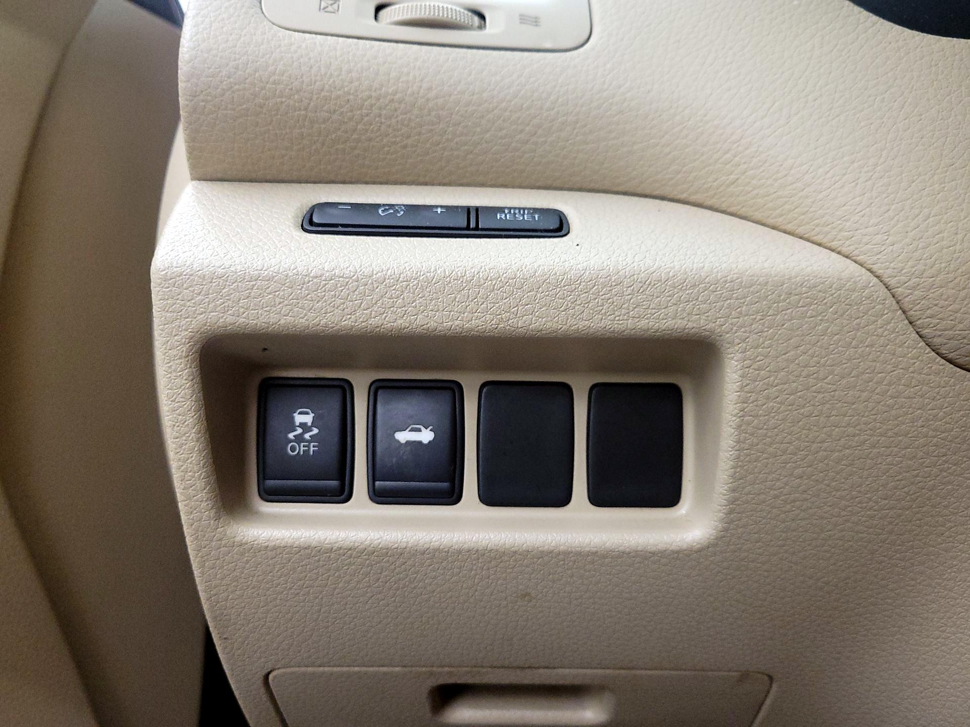 Thumbnail: 2015 Nissan Altima - 13