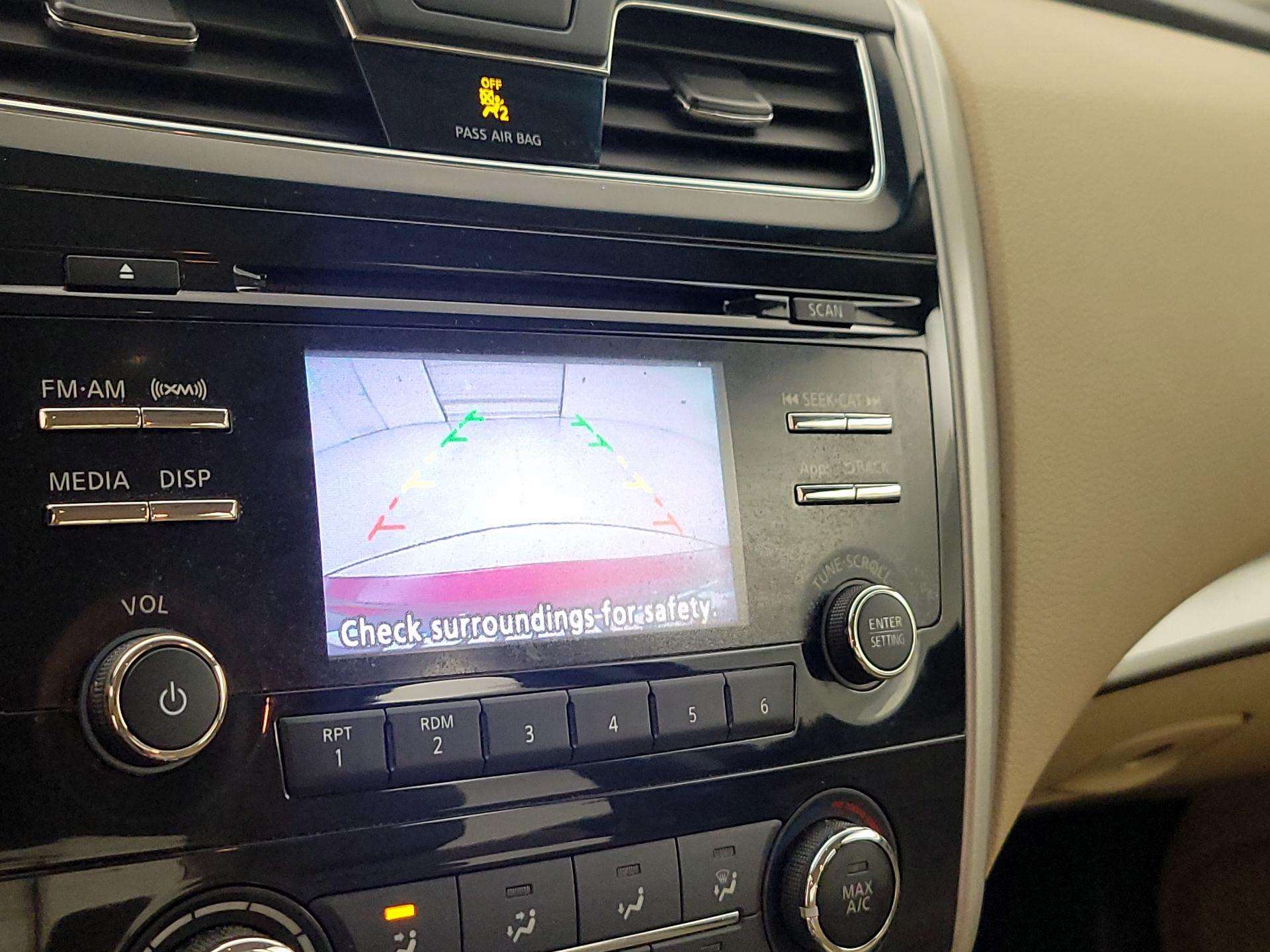 Thumbnail: 2015 Nissan Altima - 14