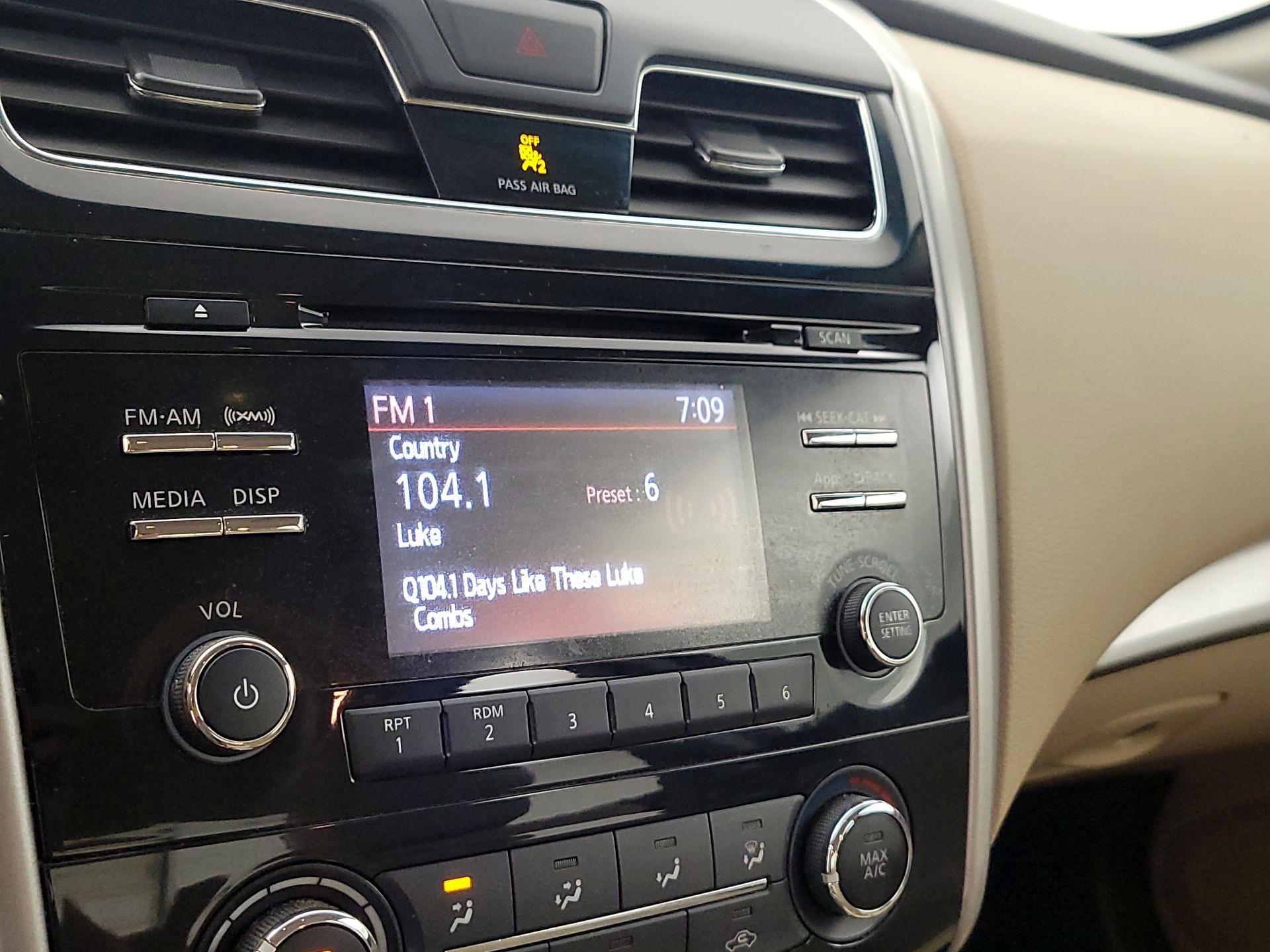 Thumbnail: 2015 Nissan Altima - 15