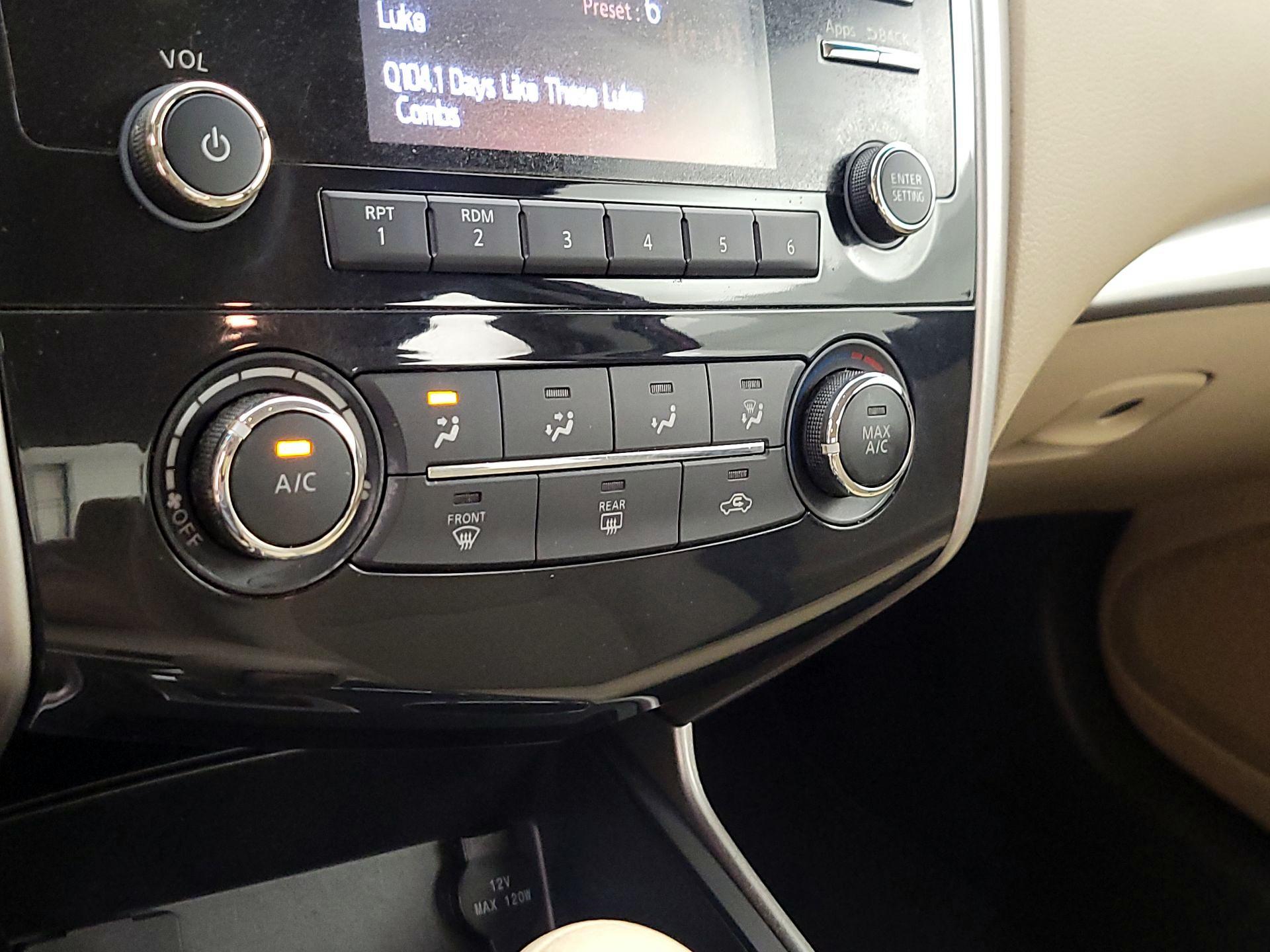Thumbnail: 2015 Nissan Altima - 16