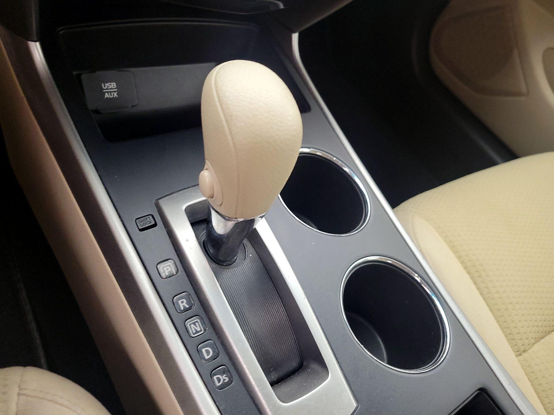 Thumbnail: 2015 Nissan Altima - 17