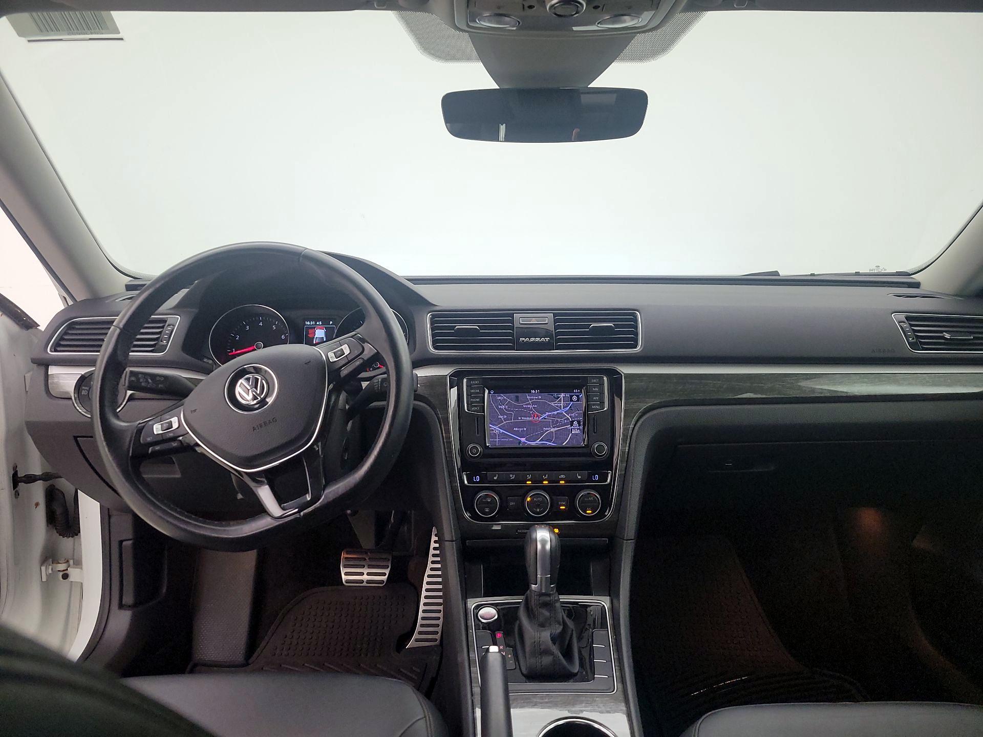 Thumbnail: 2018 Volkswagen Passat - 9