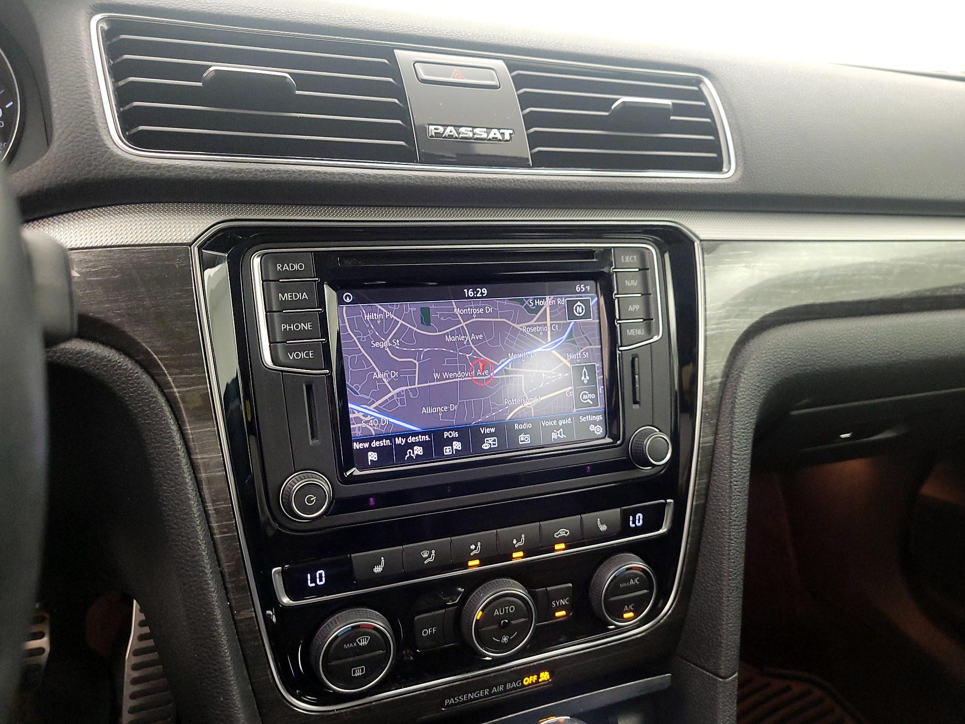 Thumbnail: 2018 Volkswagen Passat - 14