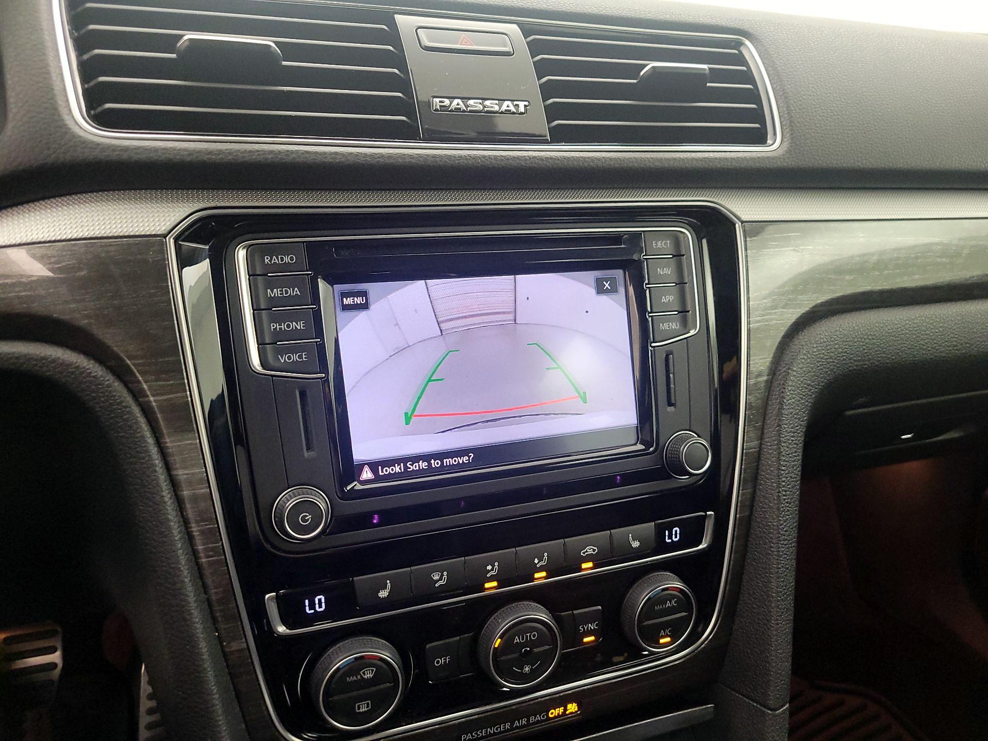 Thumbnail: 2018 Volkswagen Passat - 15