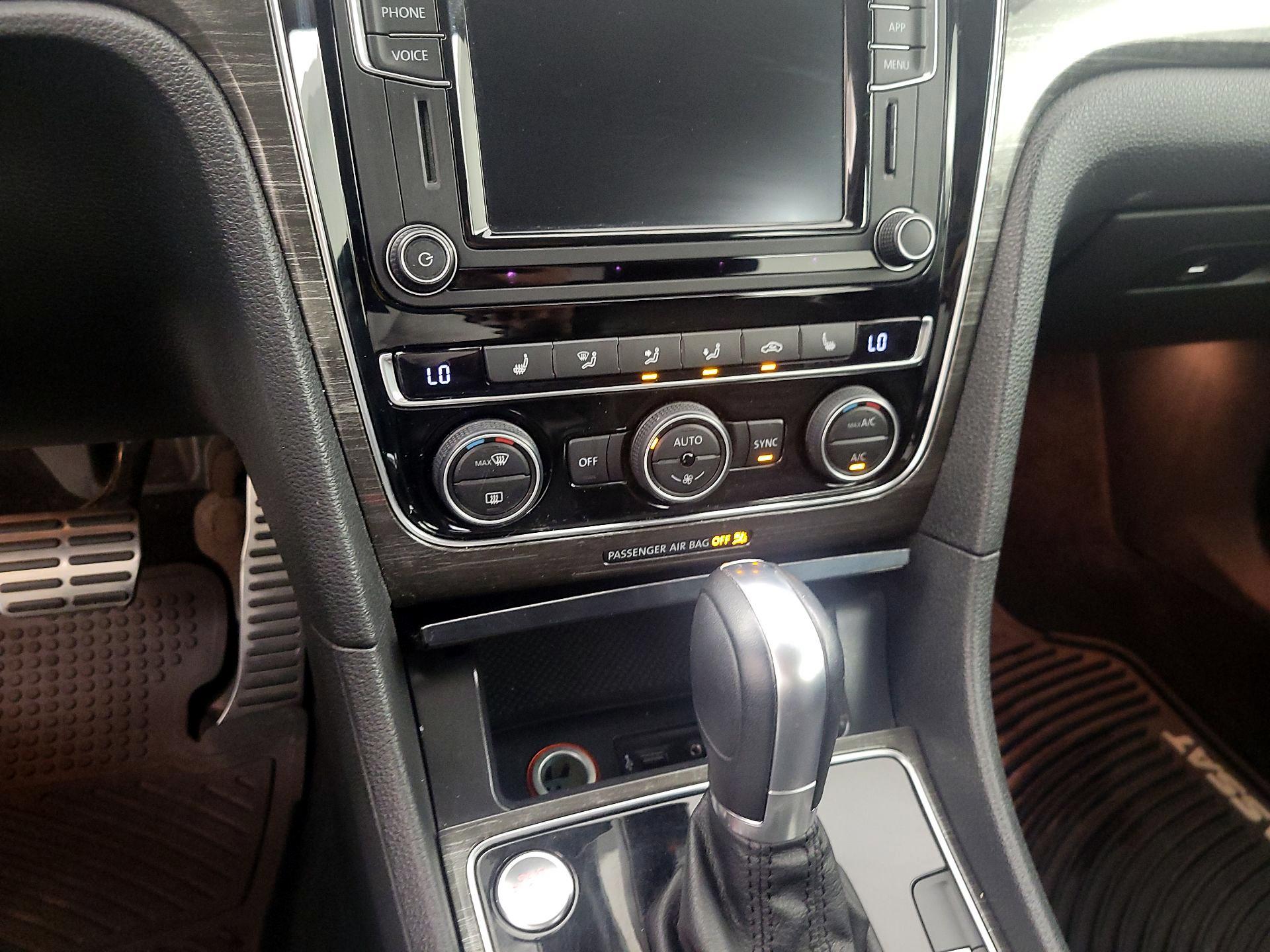 Thumbnail: 2018 Volkswagen Passat - 17