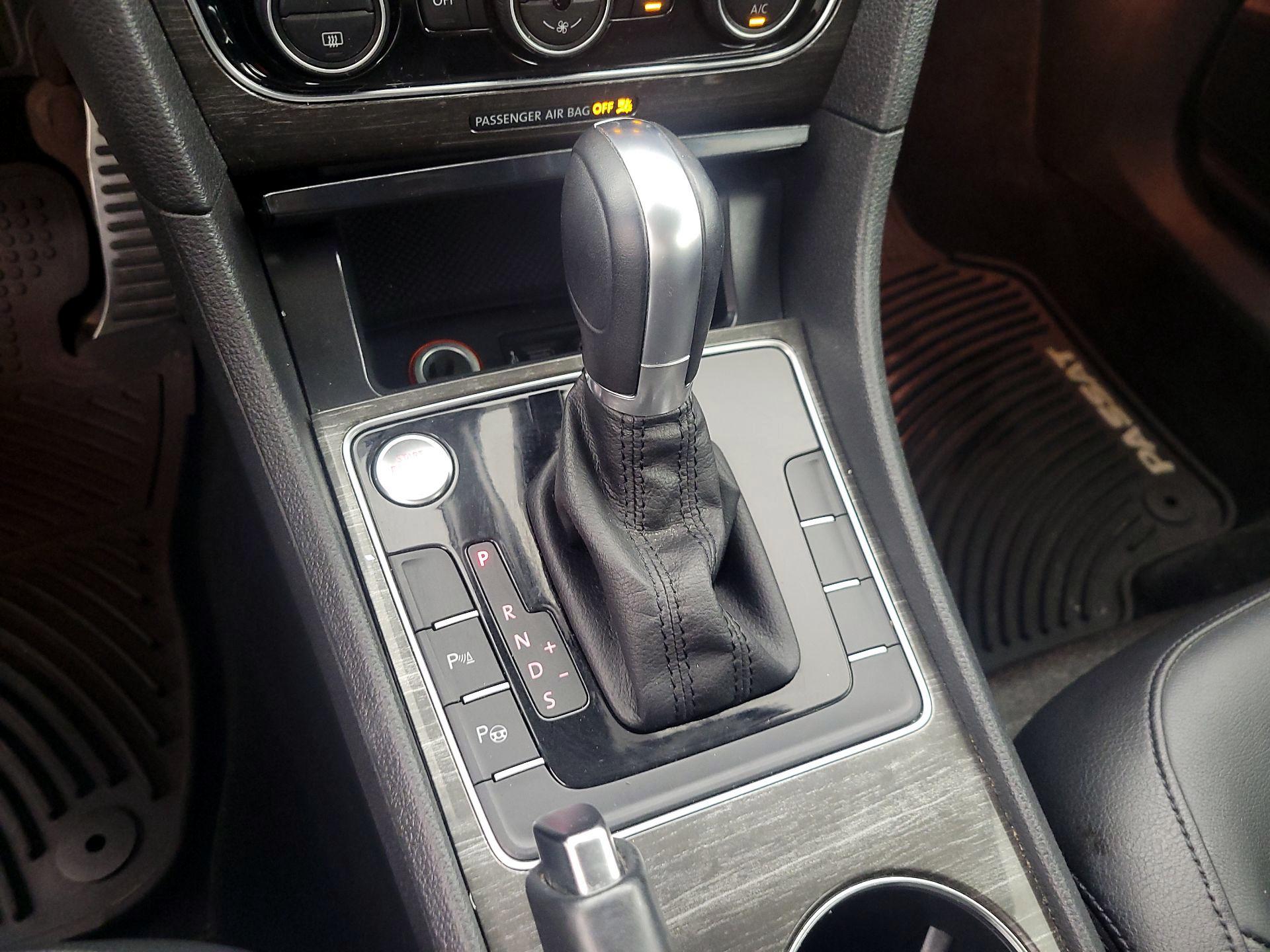 Thumbnail: 2018 Volkswagen Passat - 18