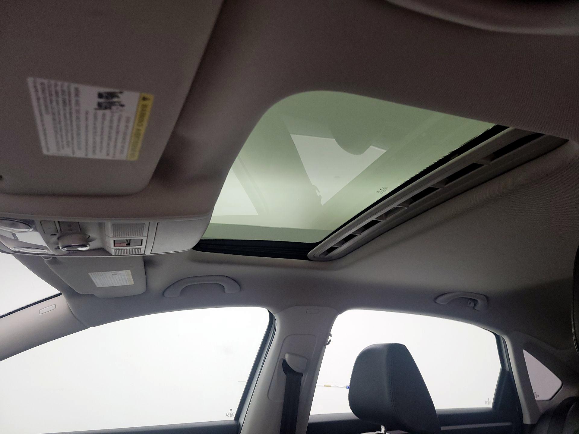 Thumbnail: 2018 Volkswagen Passat - 20