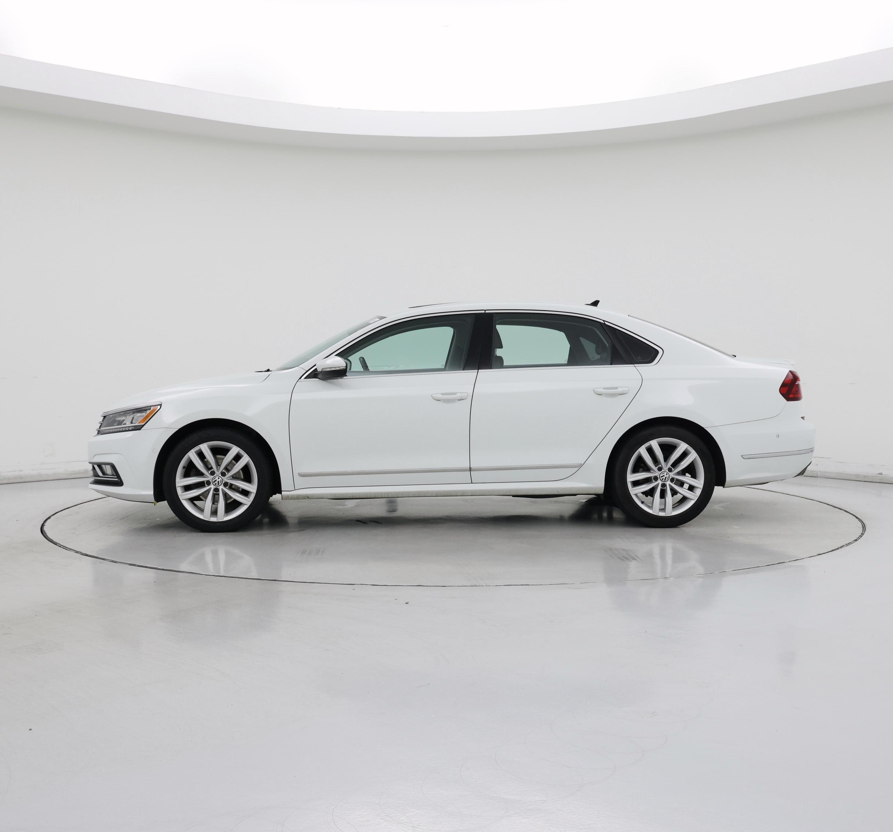 Thumbnail: 2018 Volkswagen Passat - 3